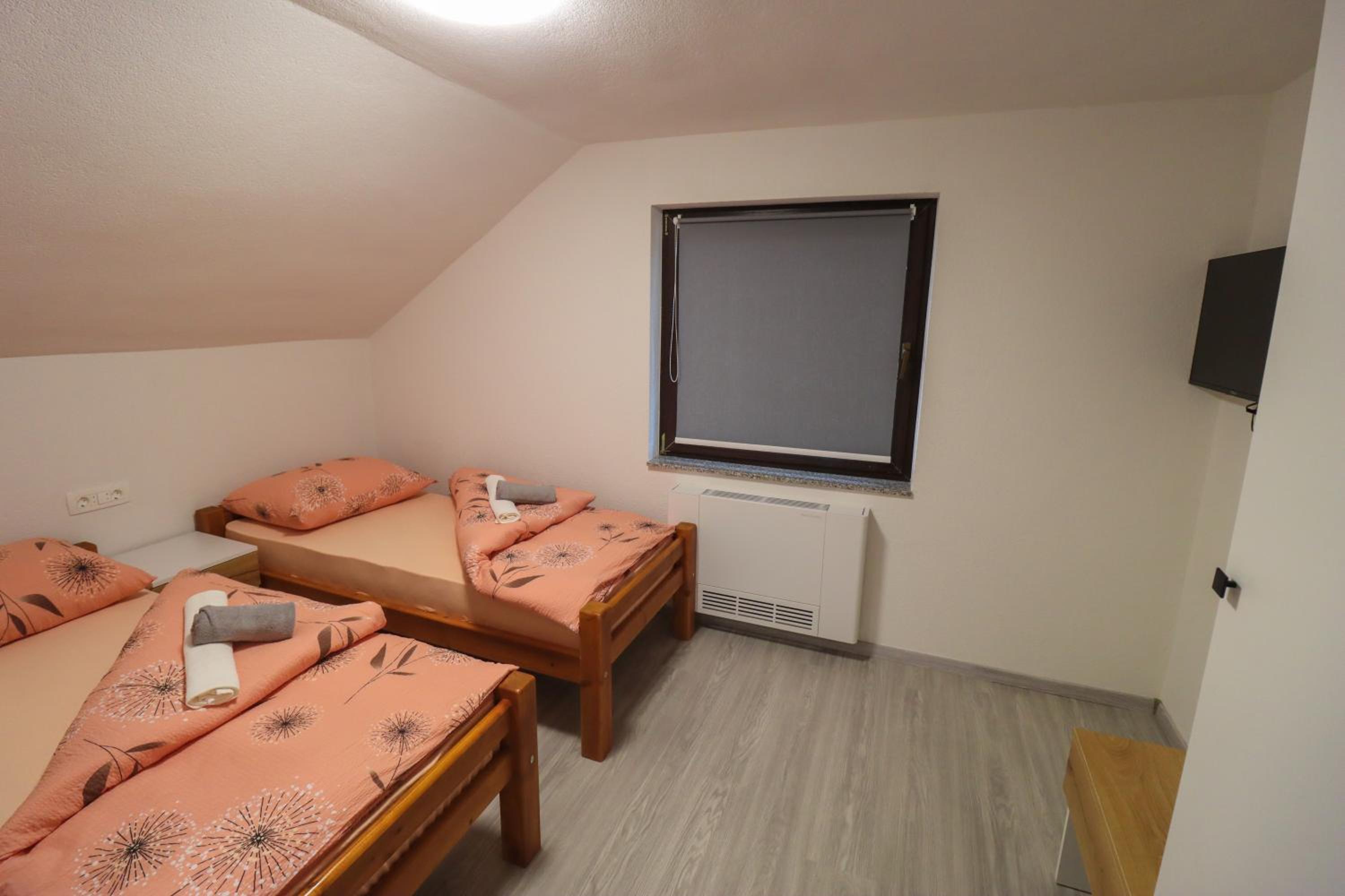 Tadic apartments and rooms by the shore of Rama Lake