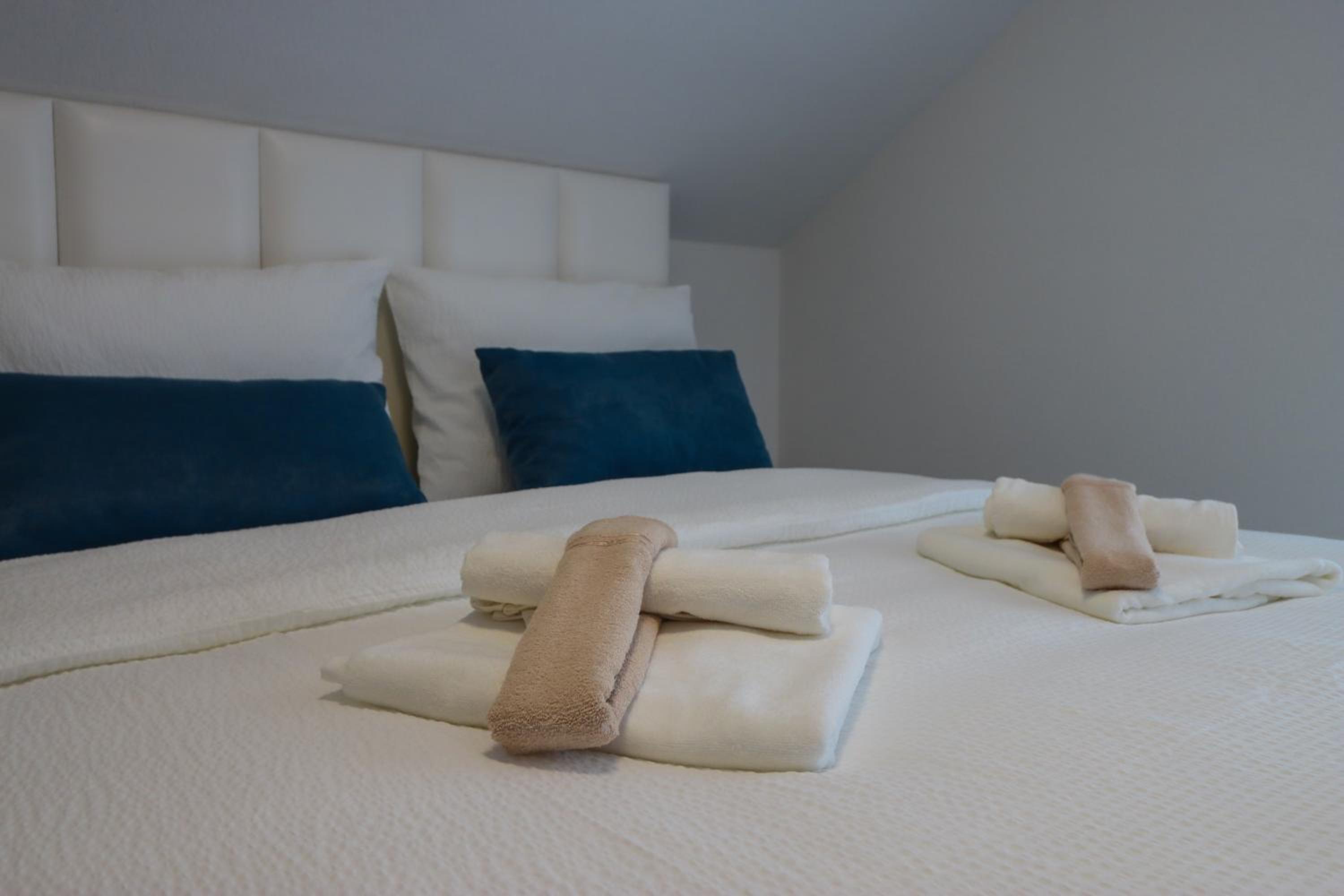 Tadic apartments and rooms by the shore of Rama Lake