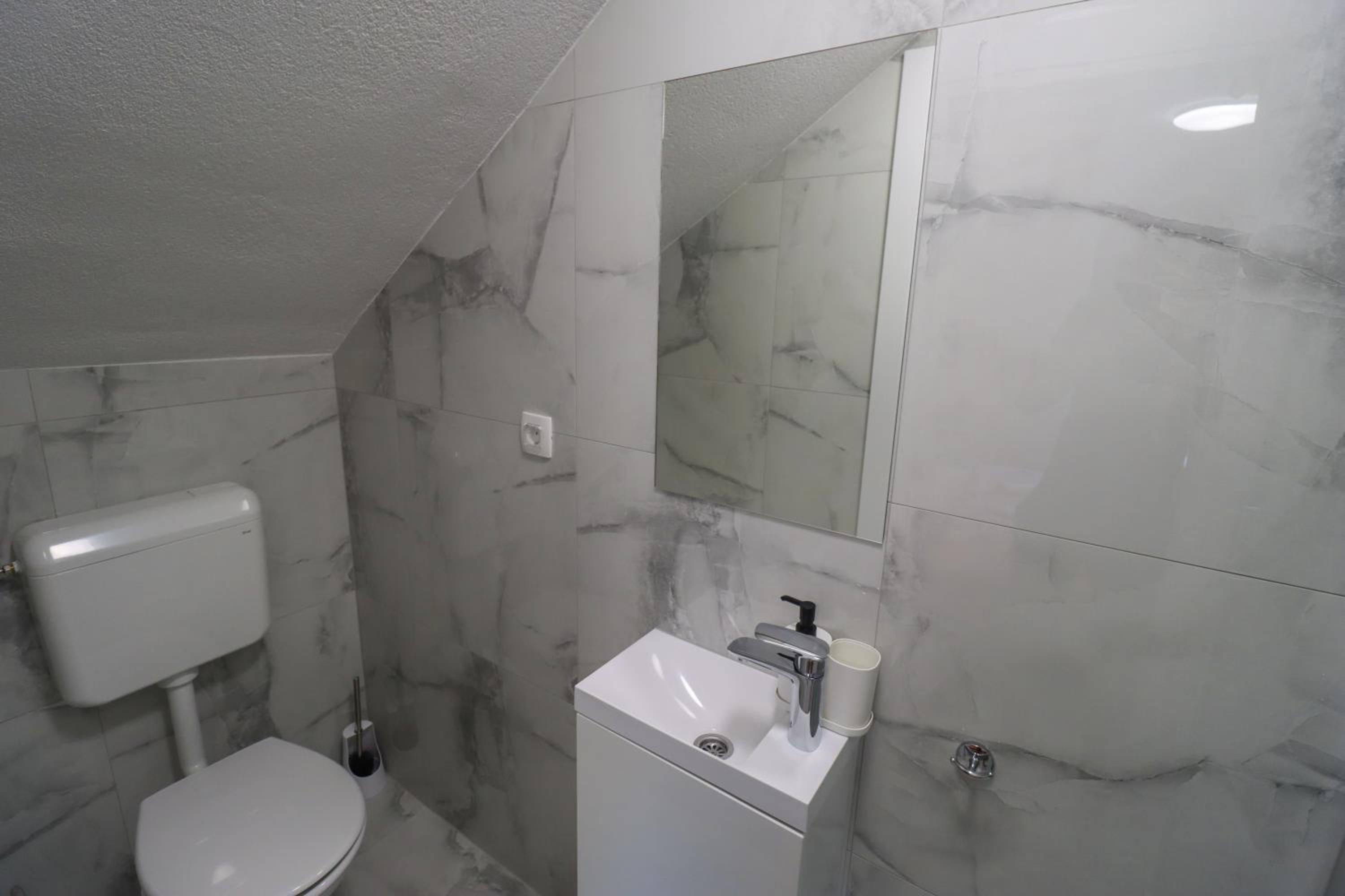 Tadic apartments and rooms by the shore of Rama Lake