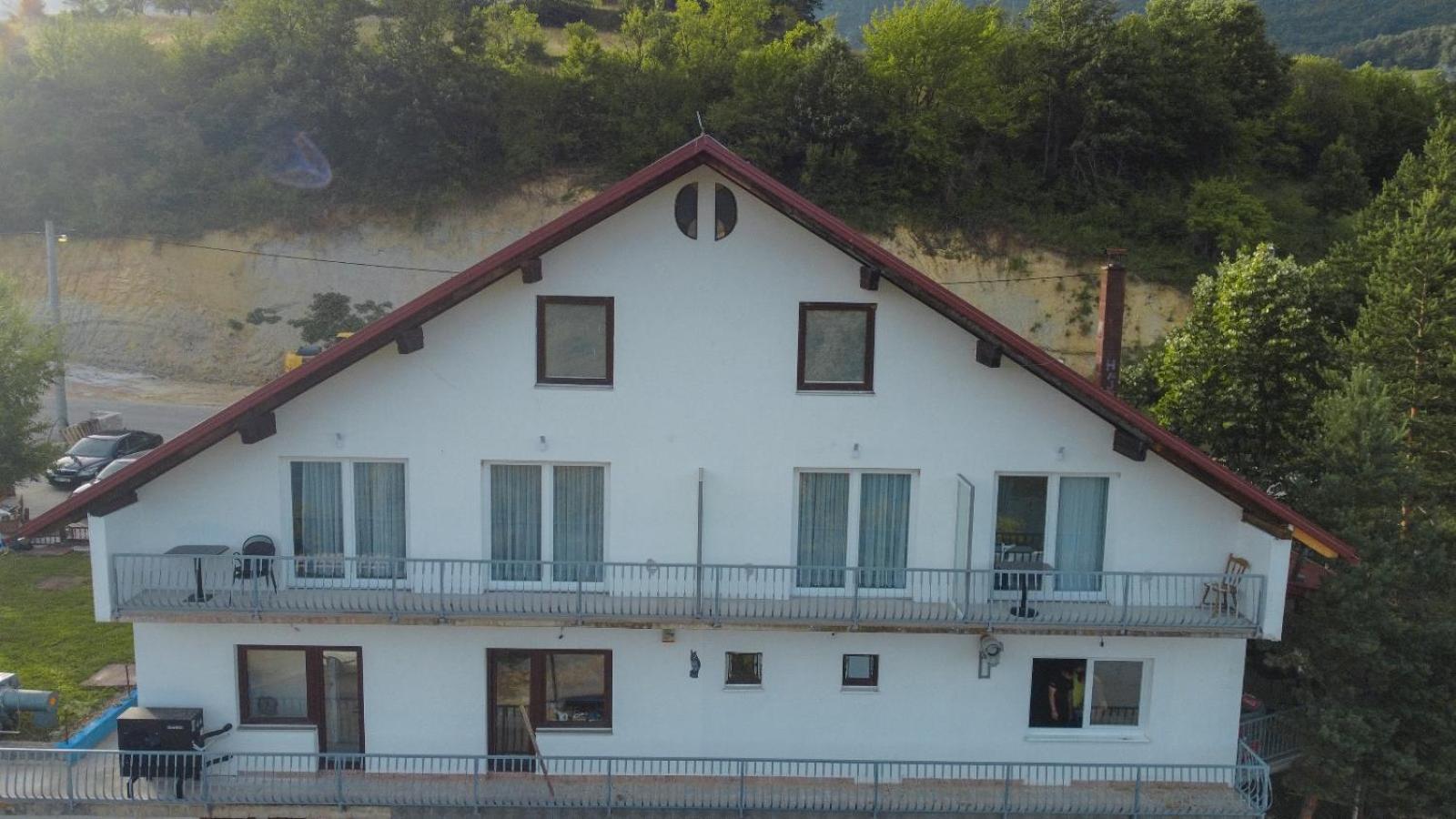Tadic apartments and rooms by the shore of Rama Lake