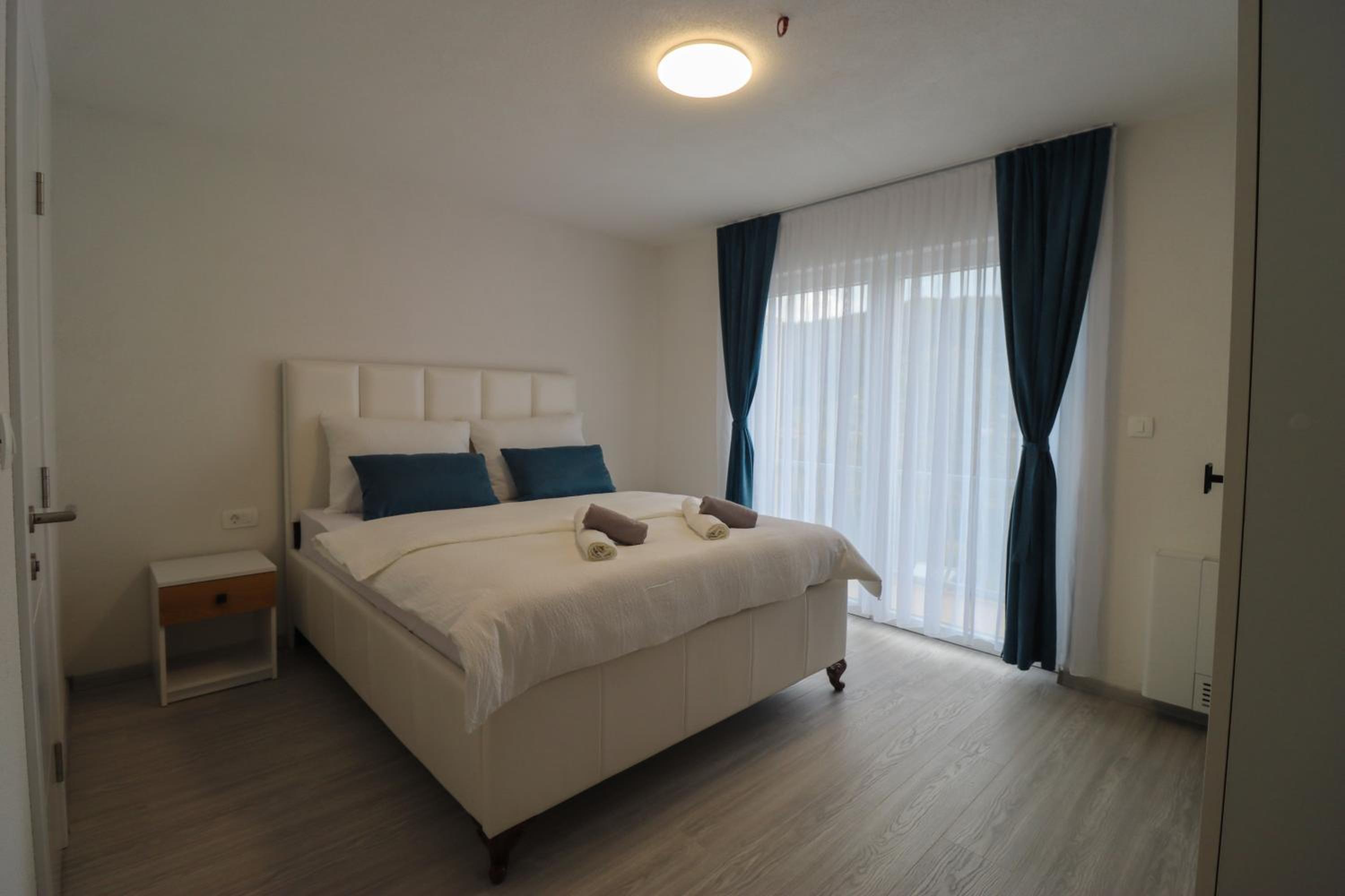 Tadic apartments and rooms by the shore of Rama Lake