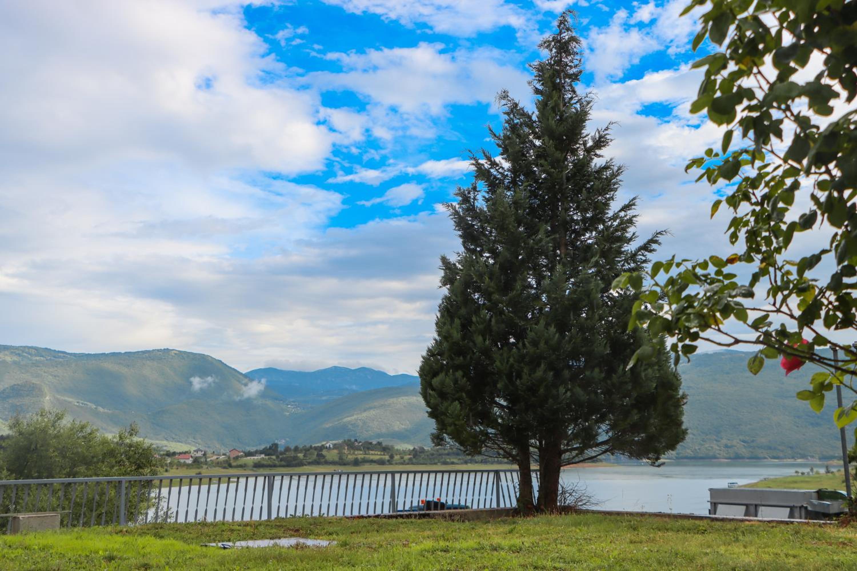 Tadic apartments and rooms by the shore of Rama Lake
