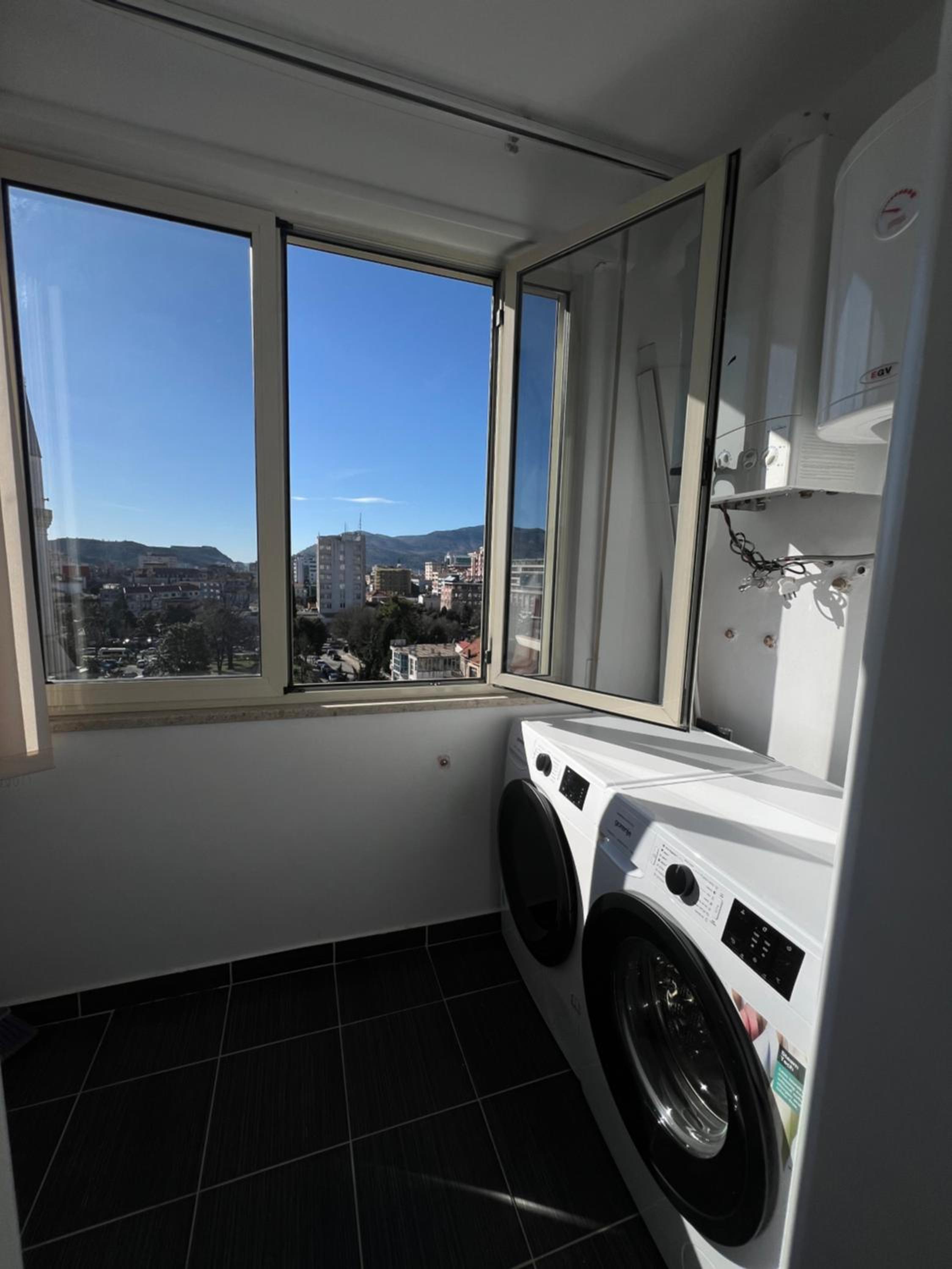 Modern 2BR Apartment ,Balcony,Central Shkoder