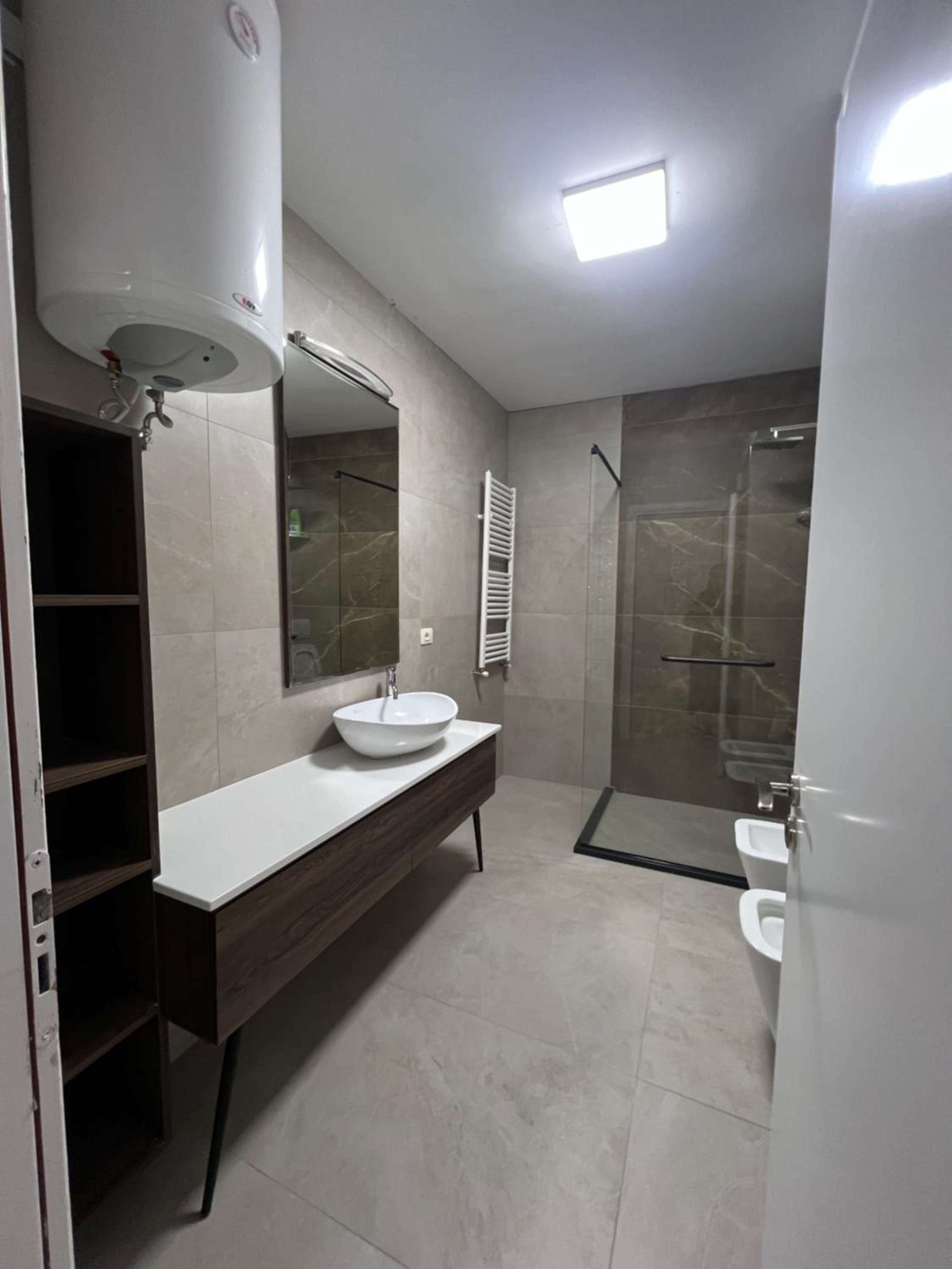 Modern 2BR Apartment ,Balcony,Central Shkoder