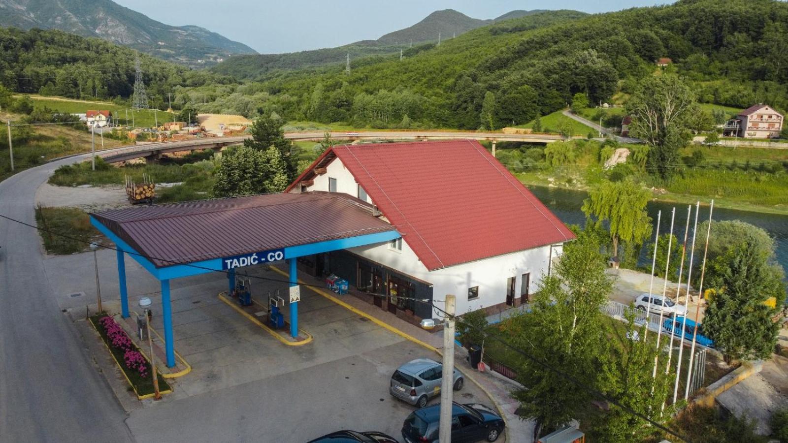 Tadic apartments and rooms by the shore of Rama Lake
