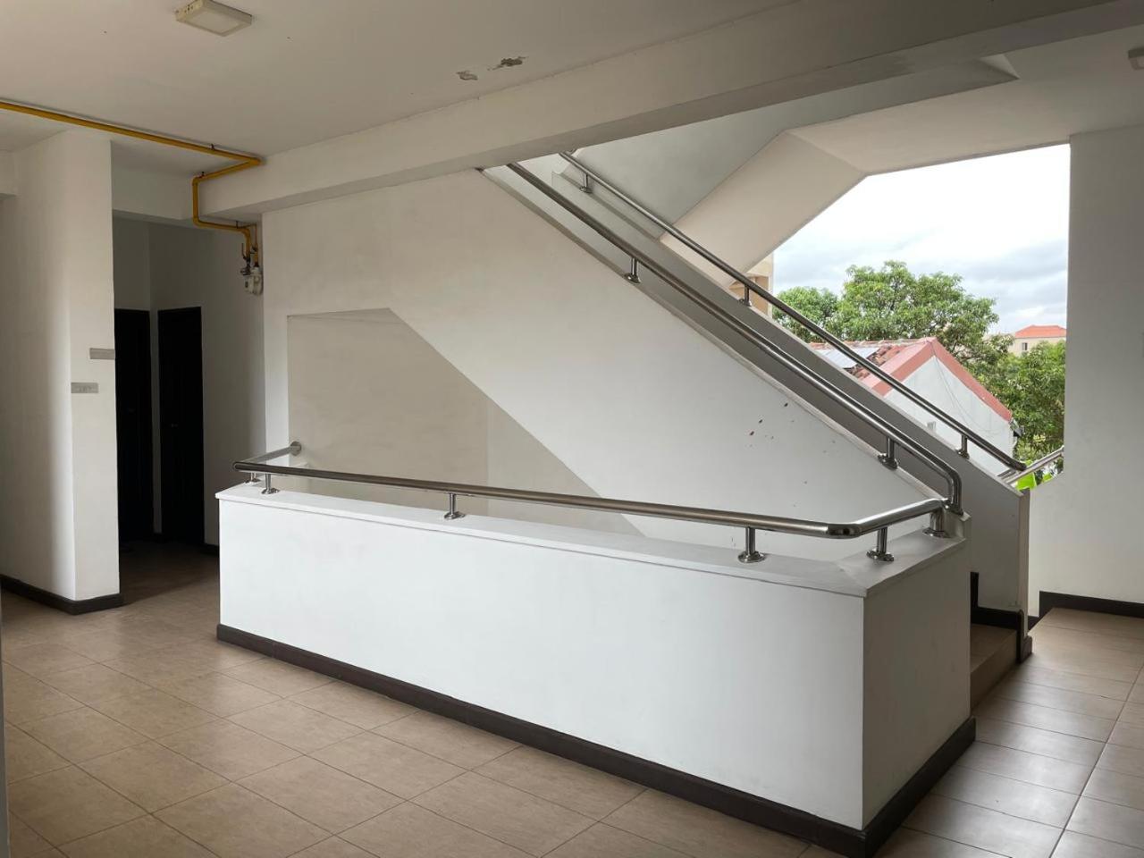 Fully Furnished 3Bed 2Wash - Fully Airconditioned view 3
