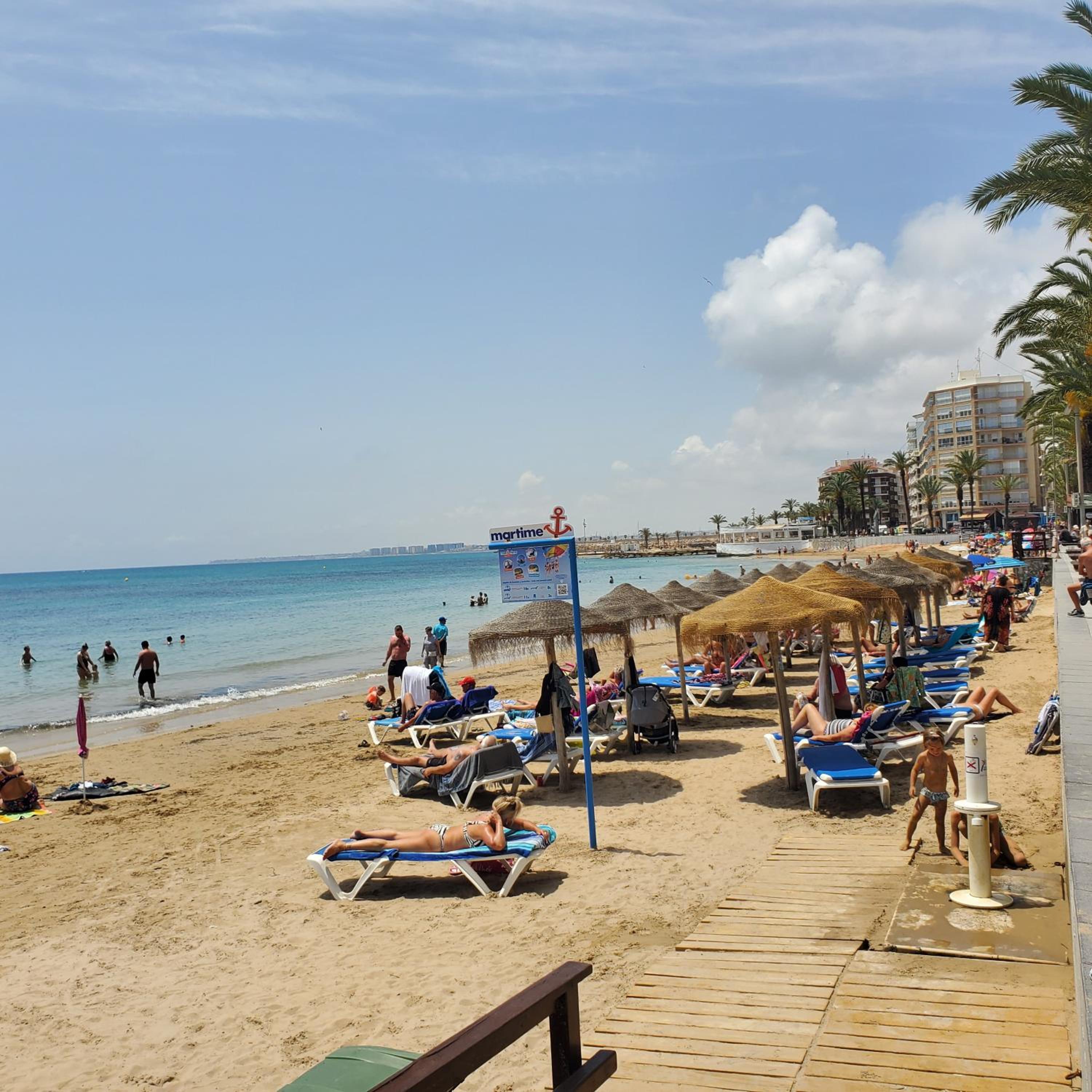 Stay in Torrevieja Comfortable Sea & Sand view 4
