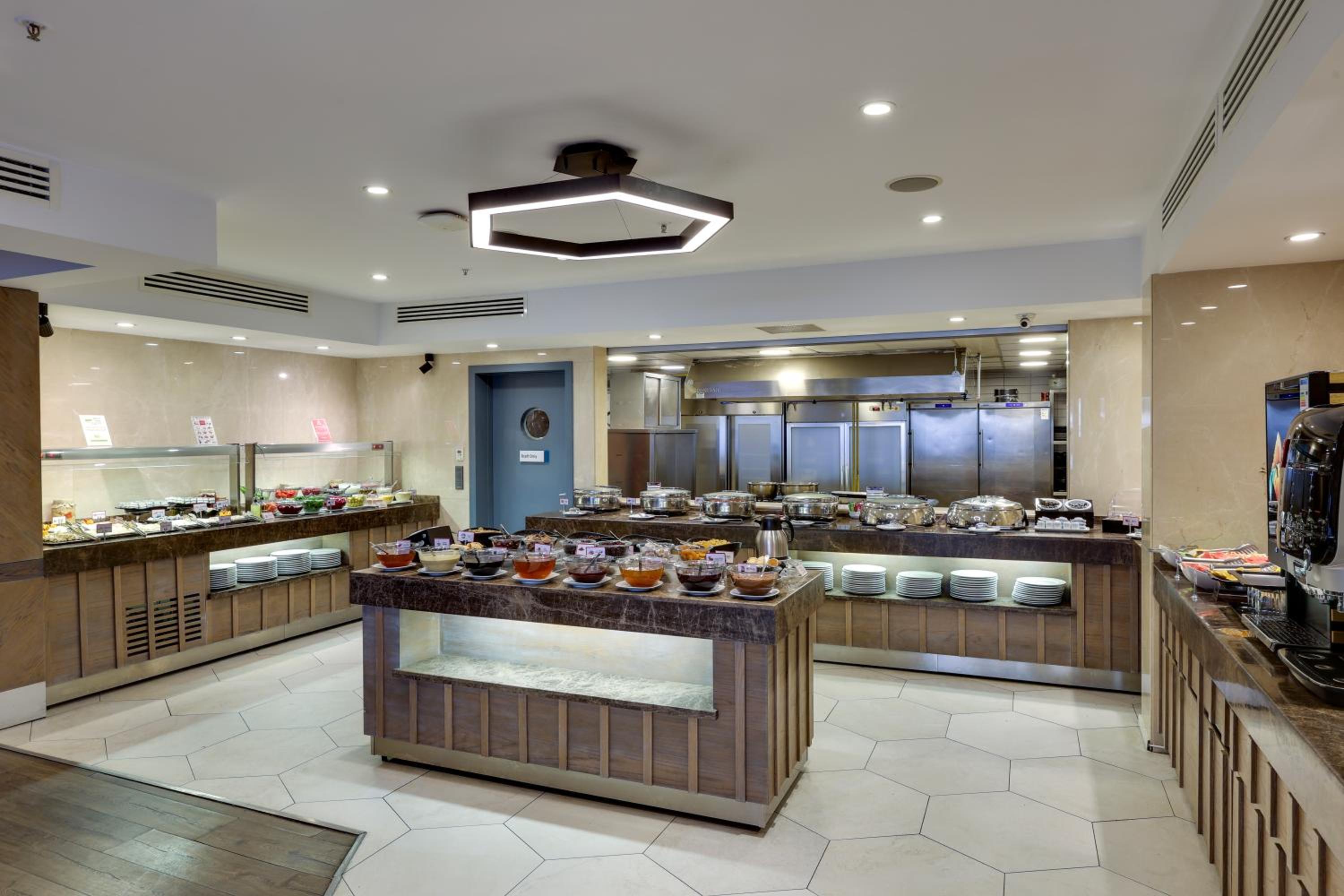 Ramada by Wyndham İstanbul Eski Şehir - Image 73