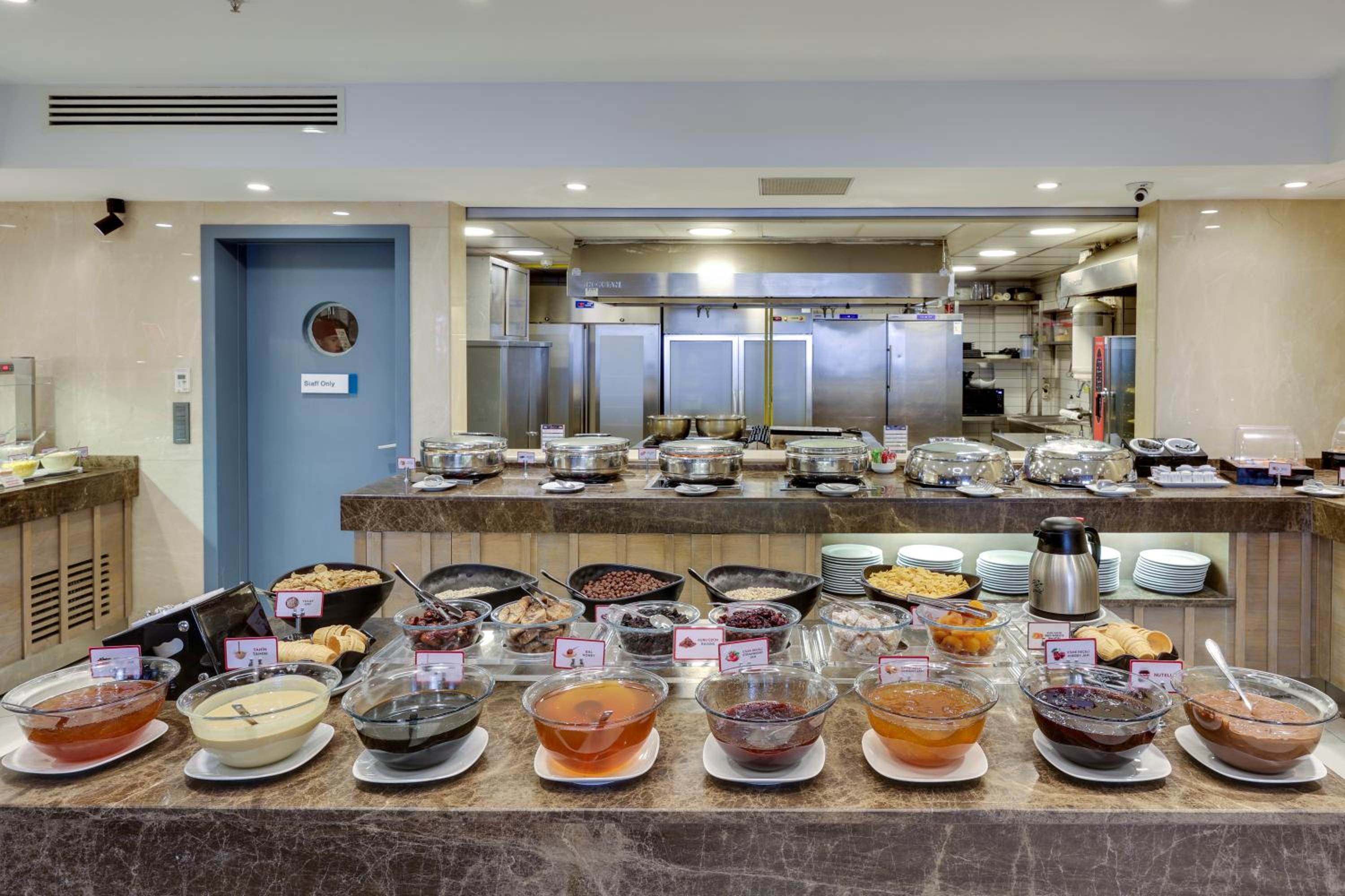 Ramada by Wyndham İstanbul Eski Şehir - Image 51