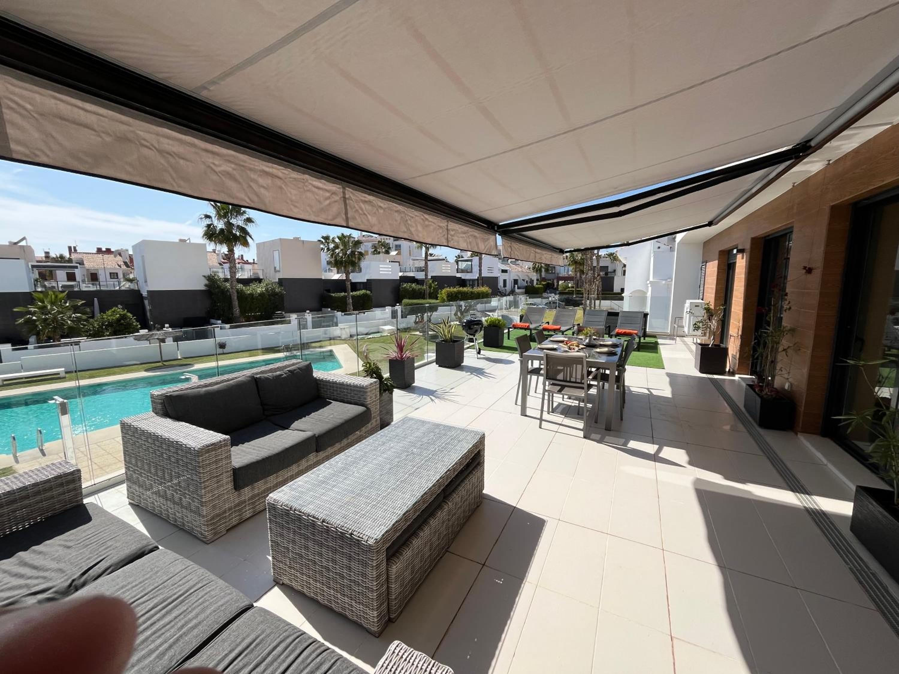 Luxury Modern Apartment with 60m sun terrace view 3