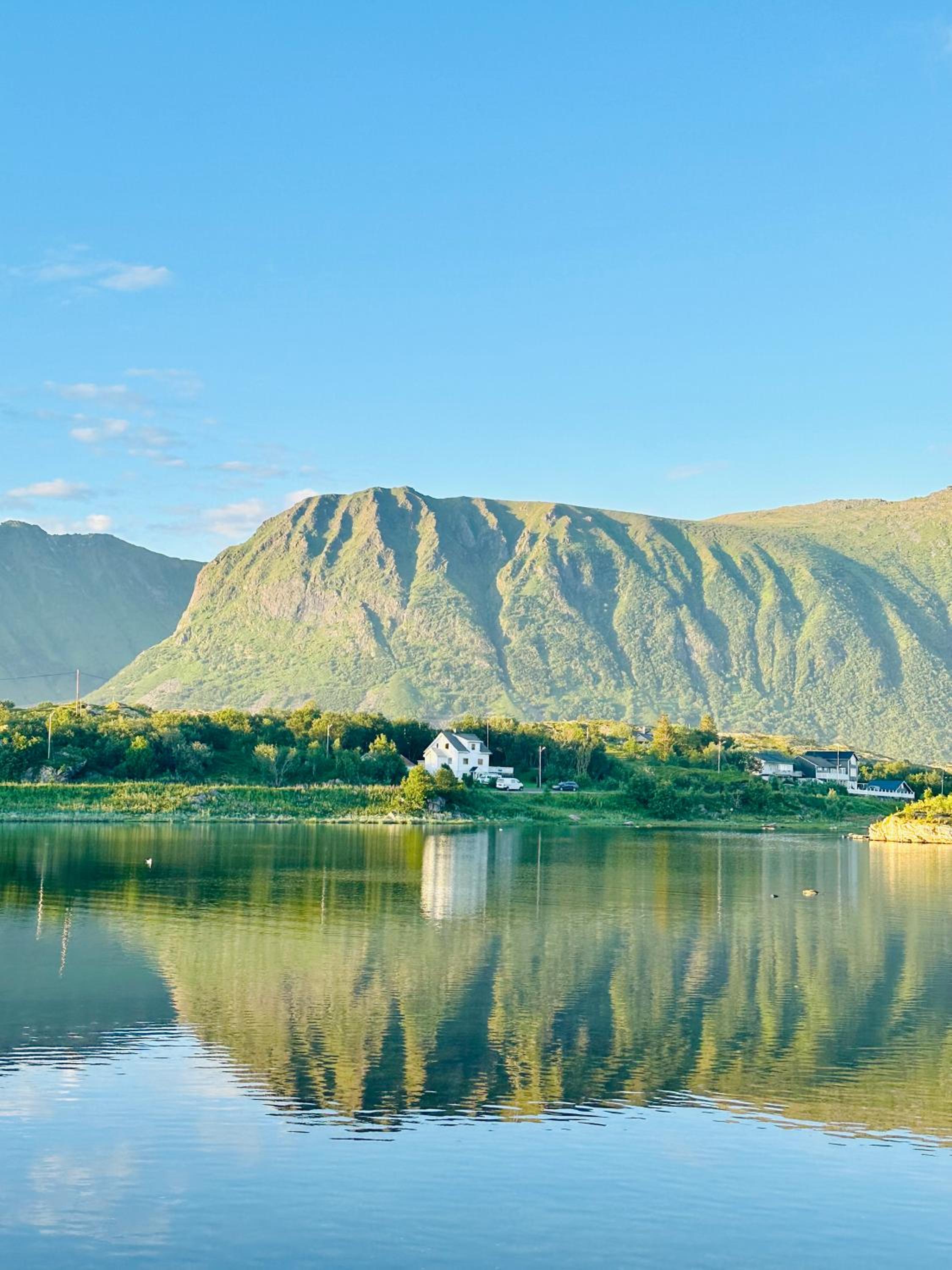 Room in Lofoten- quiet in amazing nature- ocean, mountains and wilderness