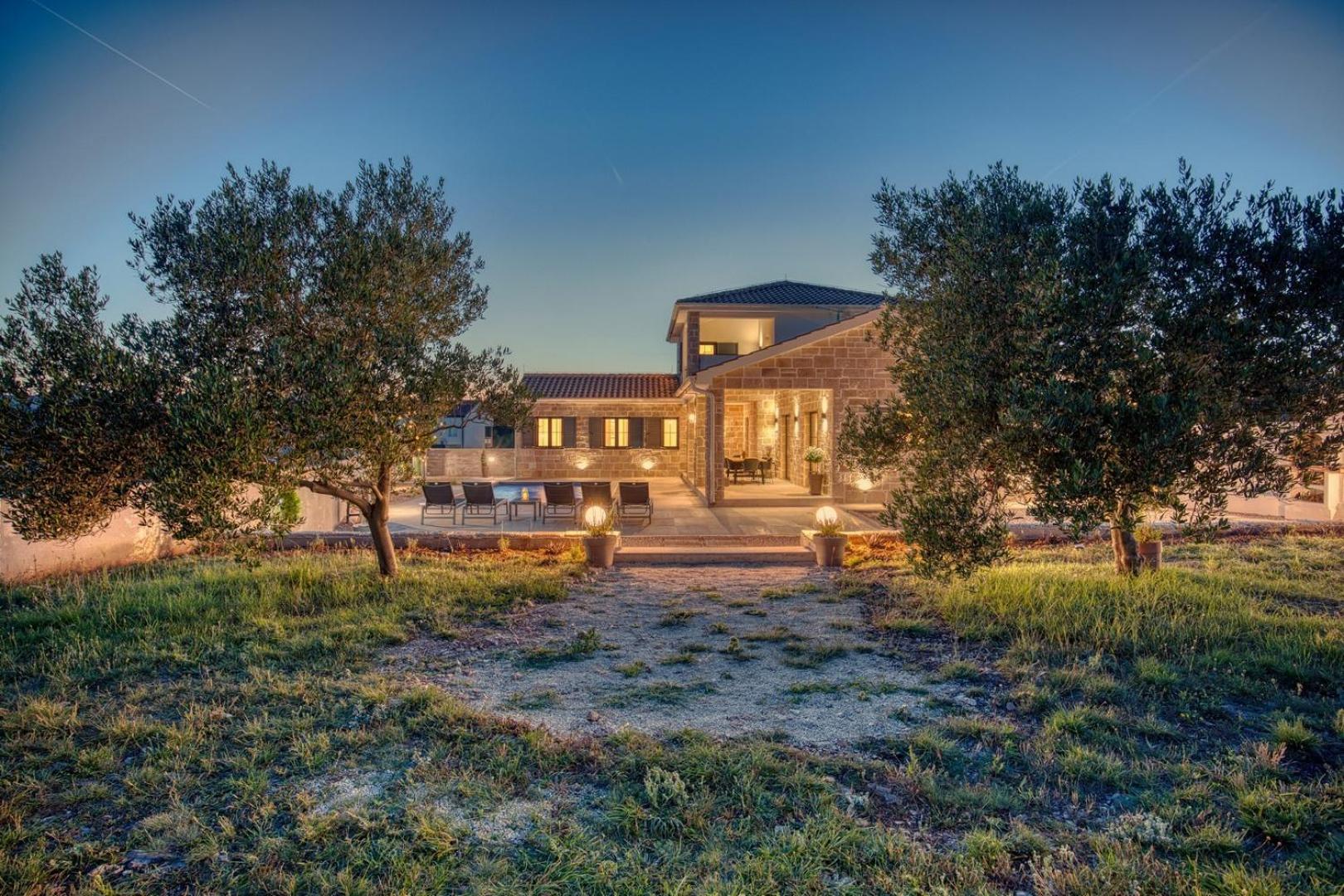 Luxury Villa Oliva Oliana heated pool 32m2 view 4