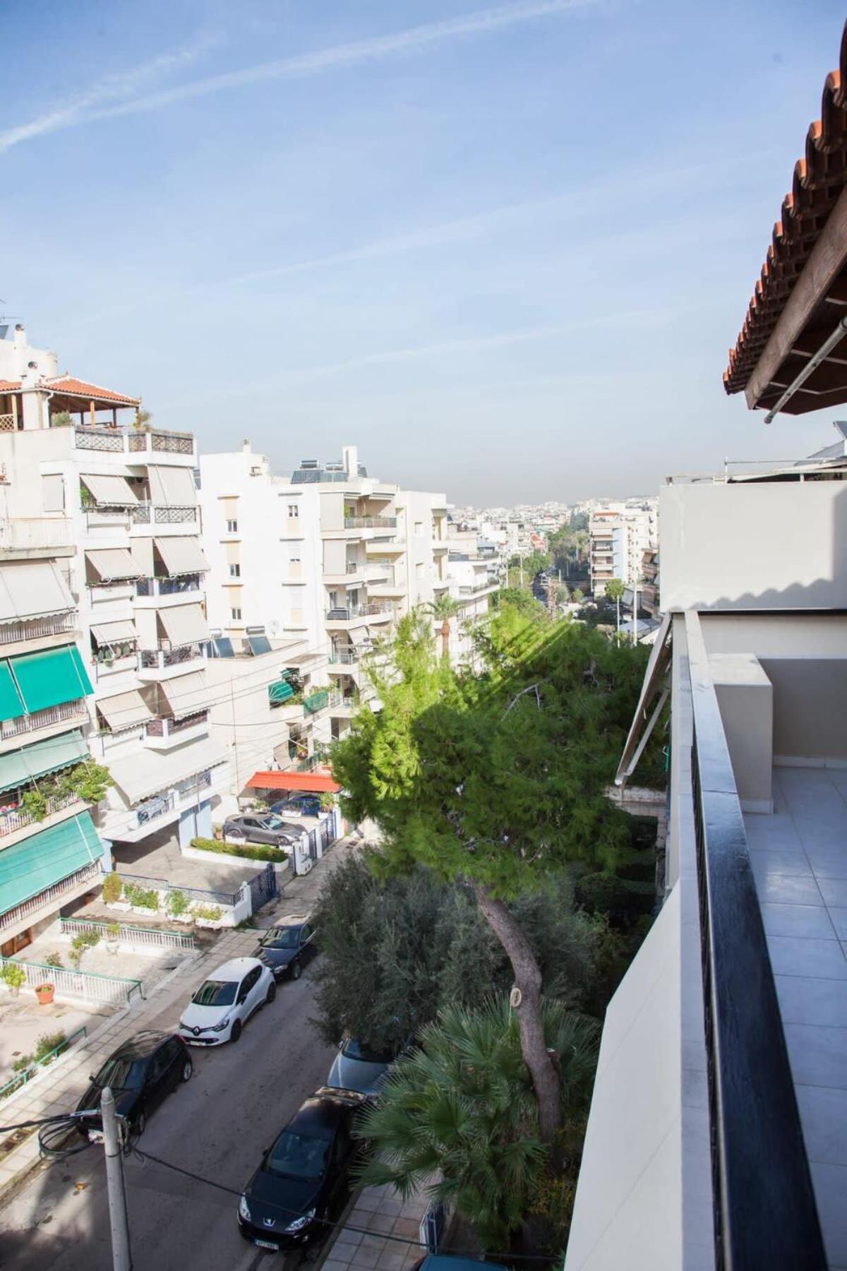 Modern apt in heart of Paleo Faliro