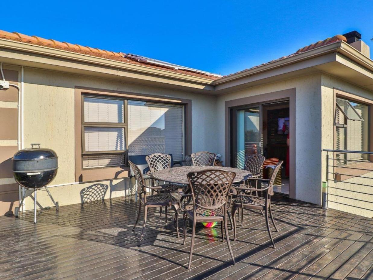 19 on Paul St Hartenbos view 3