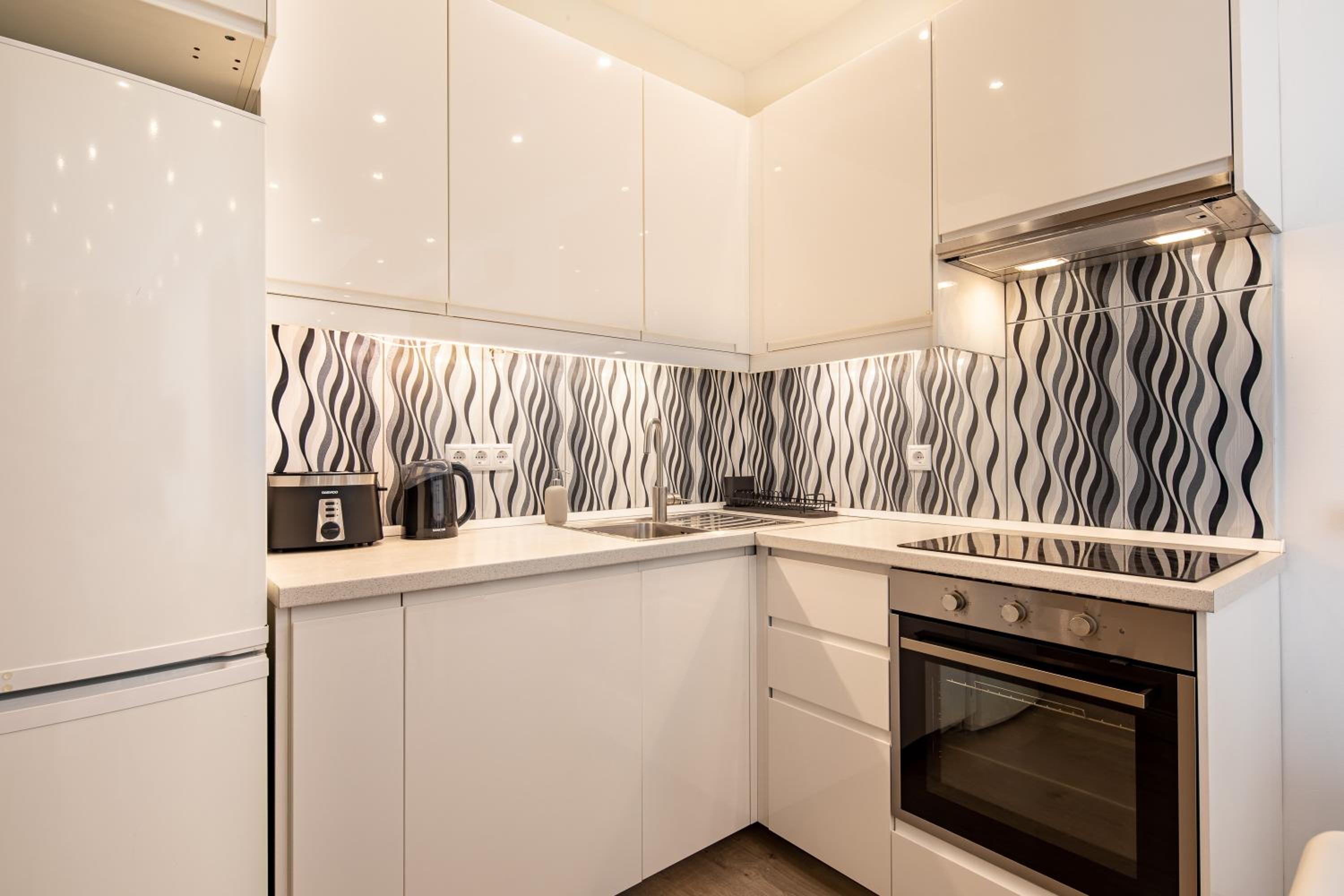 Alma - Sunny central three bedroom apartment view 2