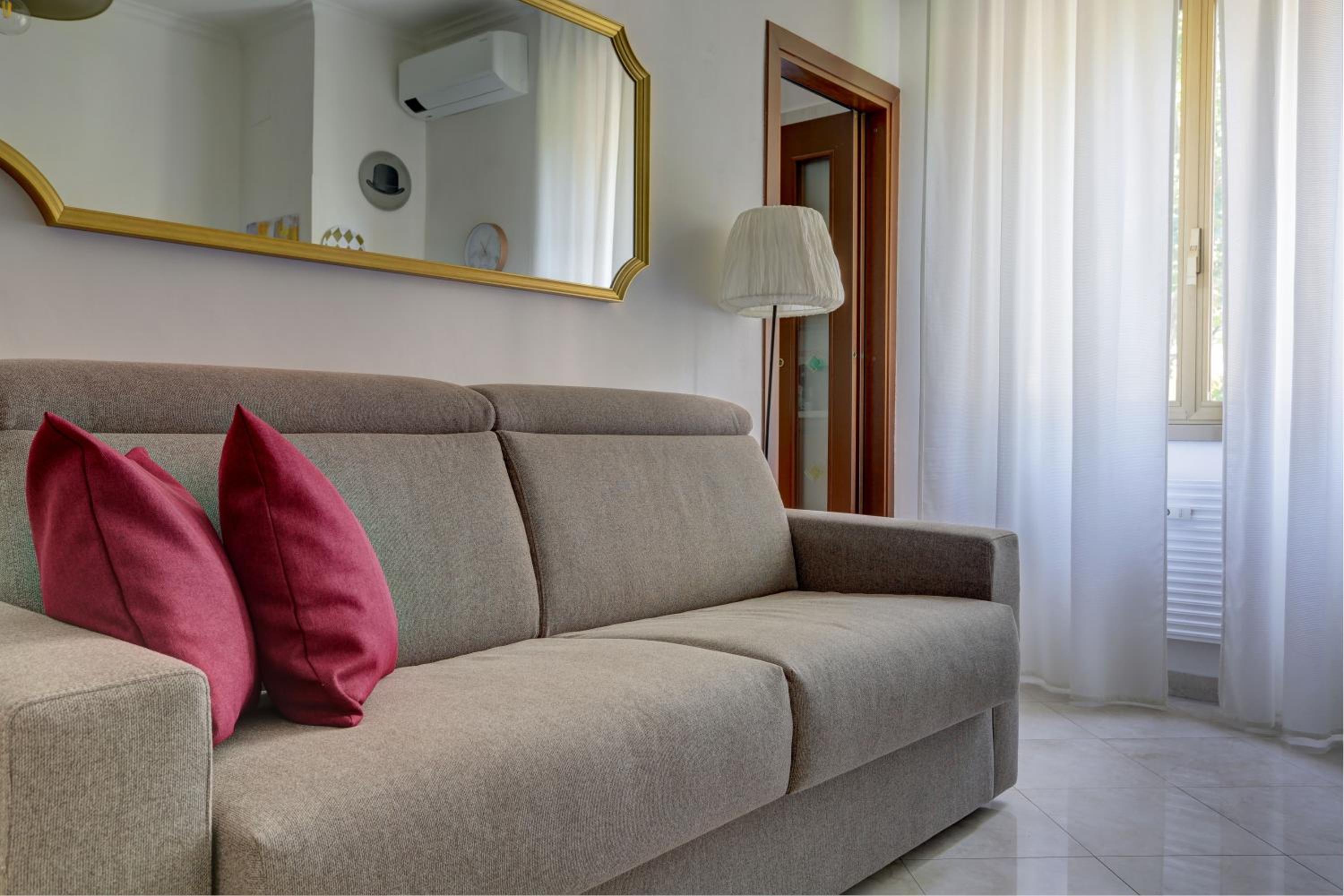 Vatican Apt Doria 64 - Home and More