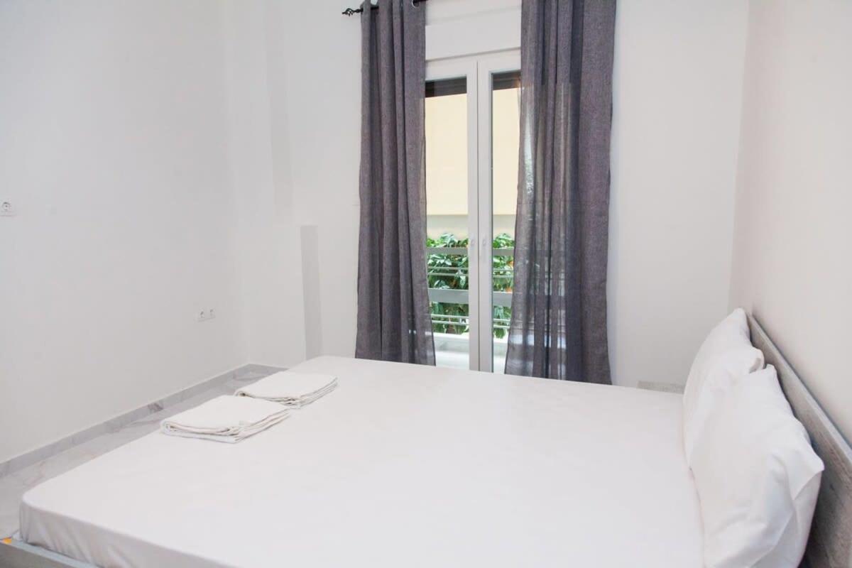 Spacious 3 Bd Apt Next to Koridallos Metro photo 4