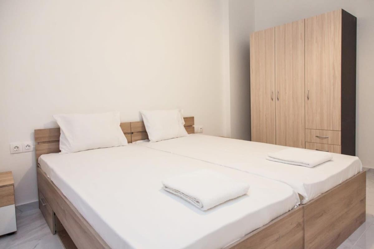 Spacious 3 Bd Apt Next to Koridallos Metro photo 5