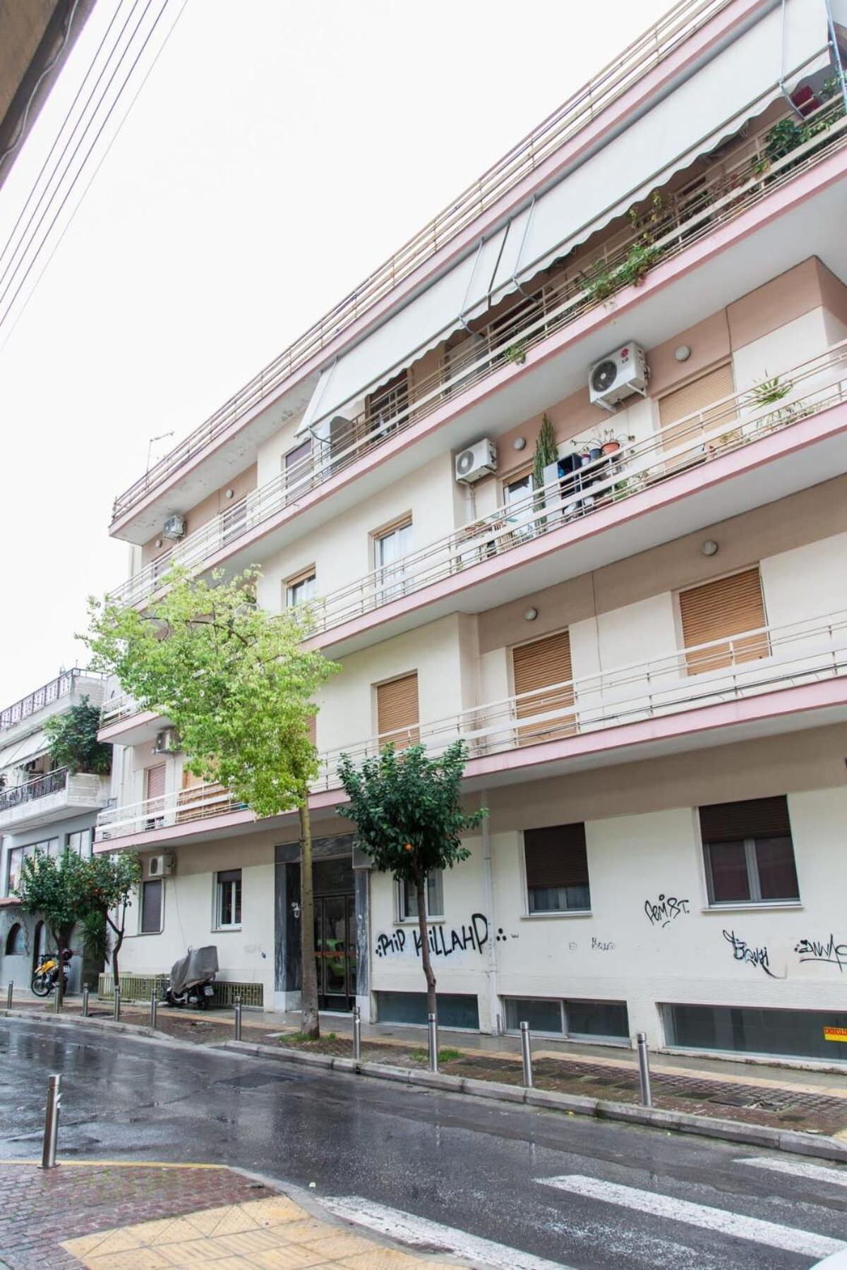 Spacious 3 Bd Apt Next to Koridallos Metro photo 1