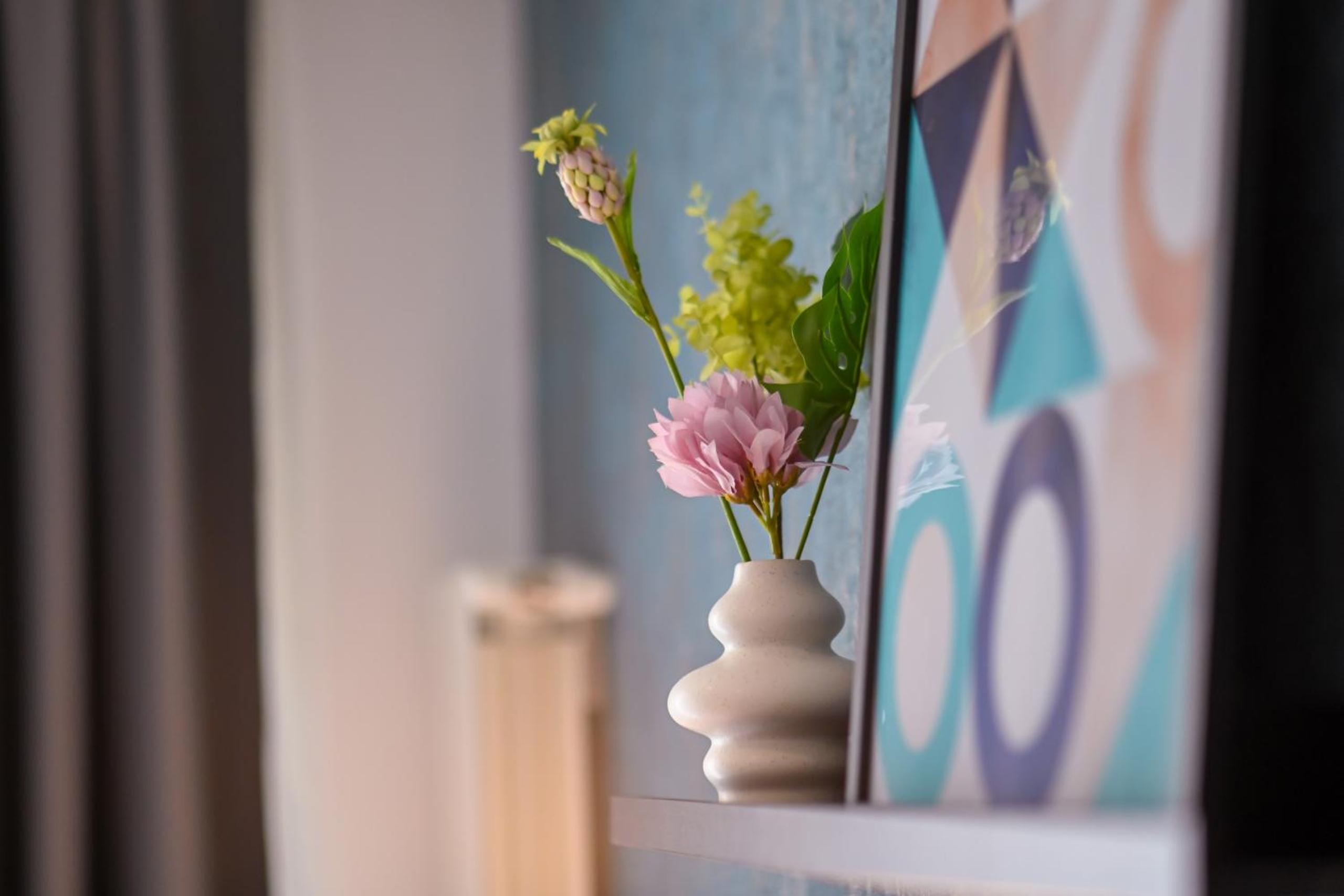 Urban Elegance - Stylish Central Accommodation view 2