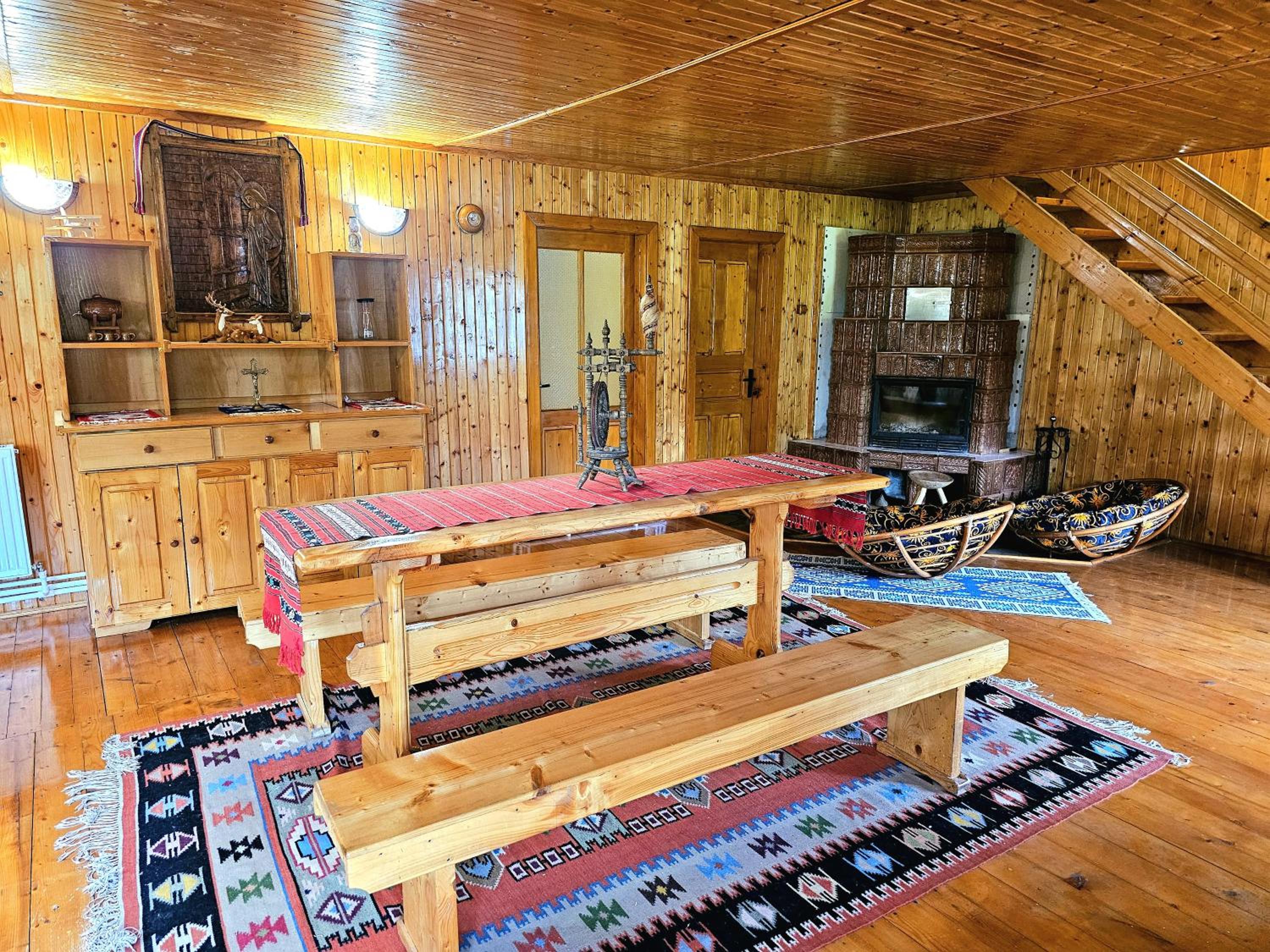 Cabana din Tei, 5 Camere si Semineu, Costisata, Dambovita view 3