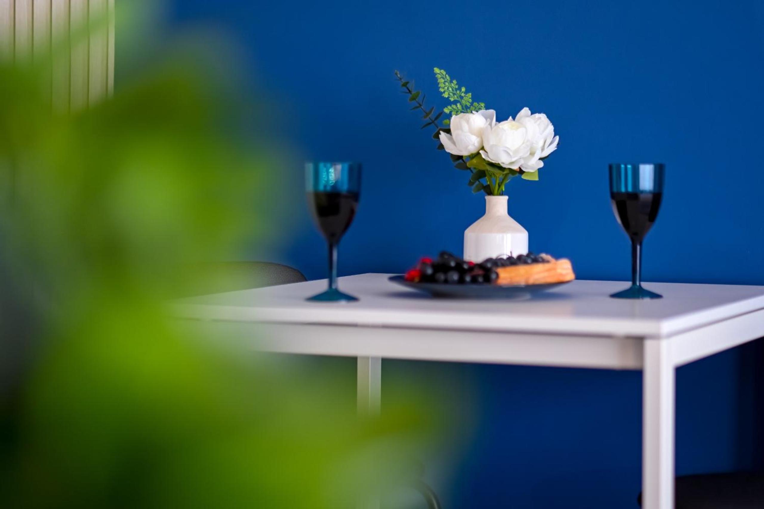 Urban Elegance - Stylish Central Accommodation view 5