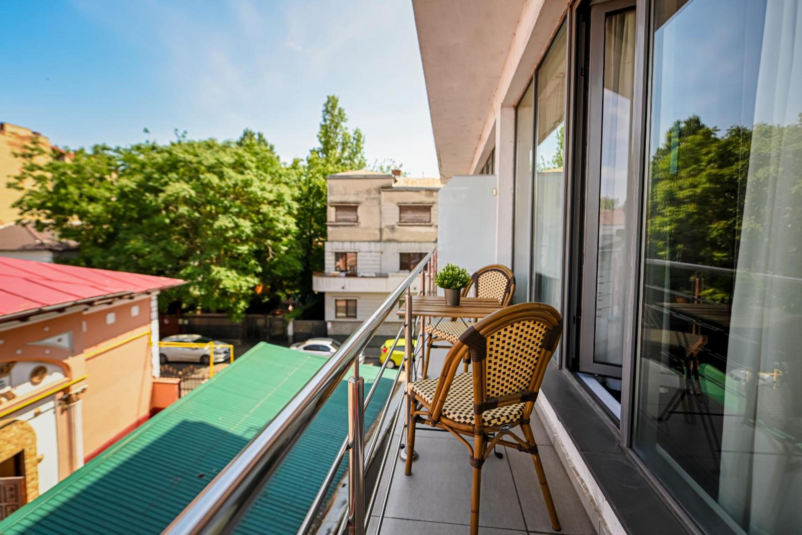 Urban Elegance - Stylish Central Accommodation view 3