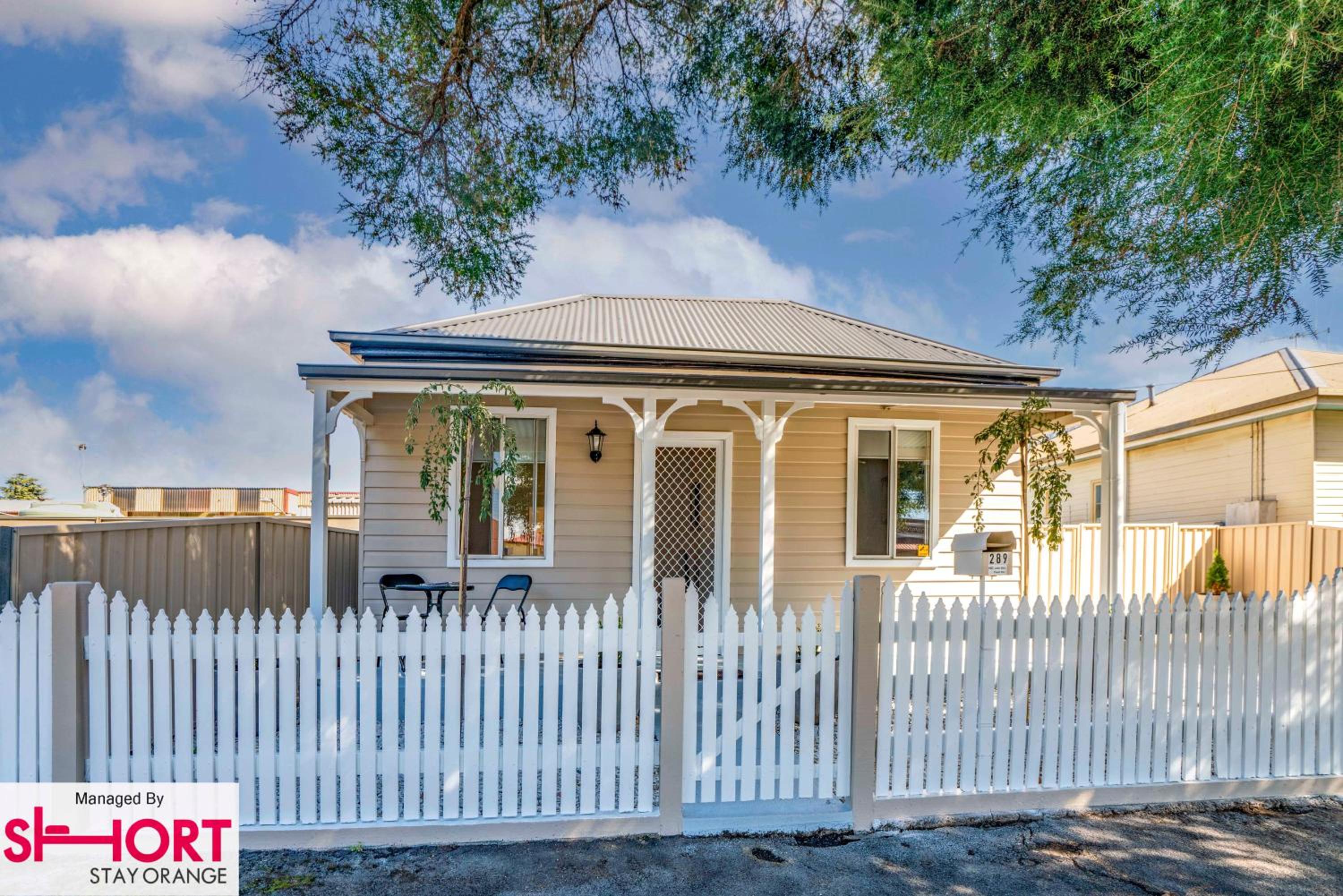 Bright, Cosy Cottage Central To Town - CBD