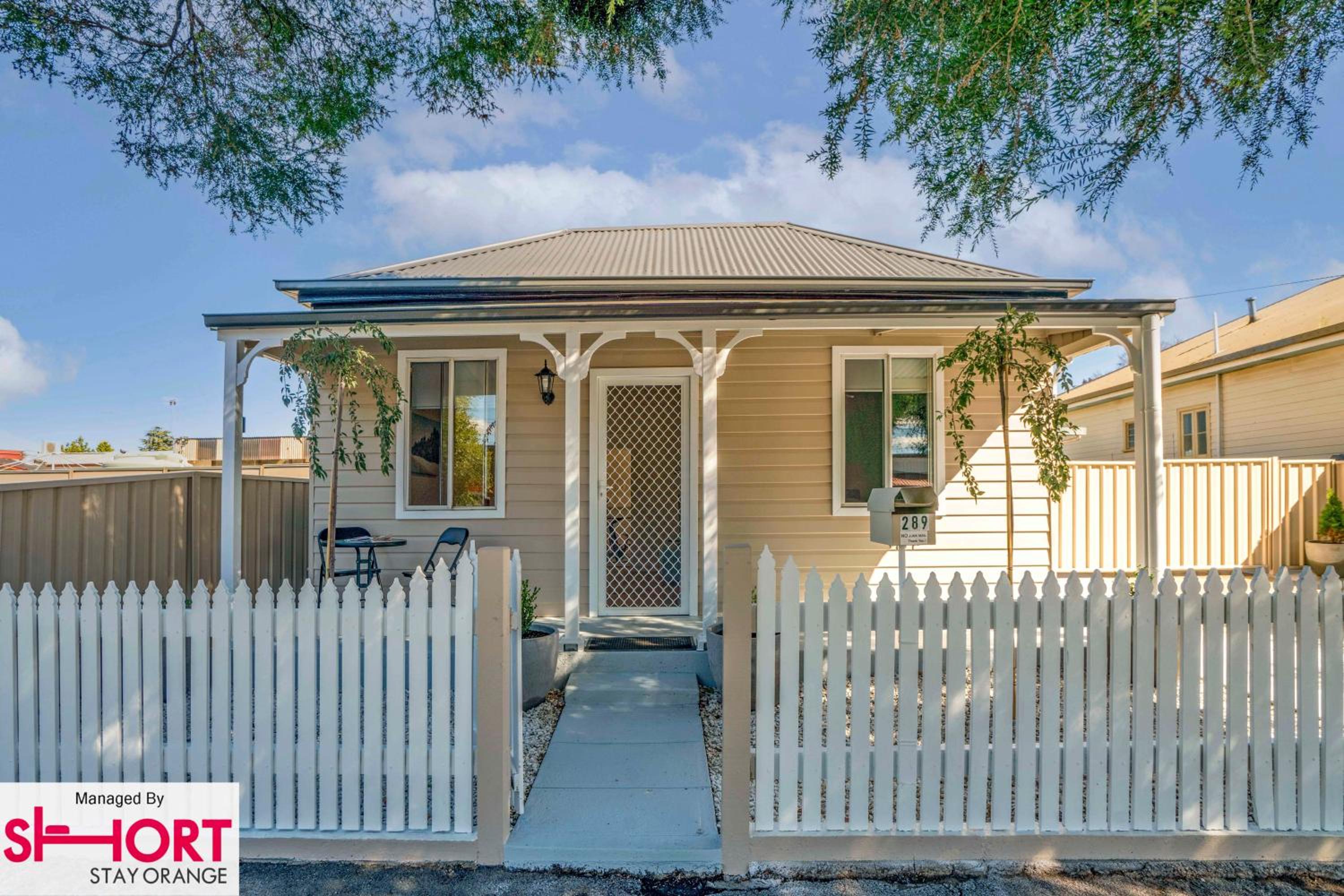 Bright, Cosy Cottage Central To Town - CBD