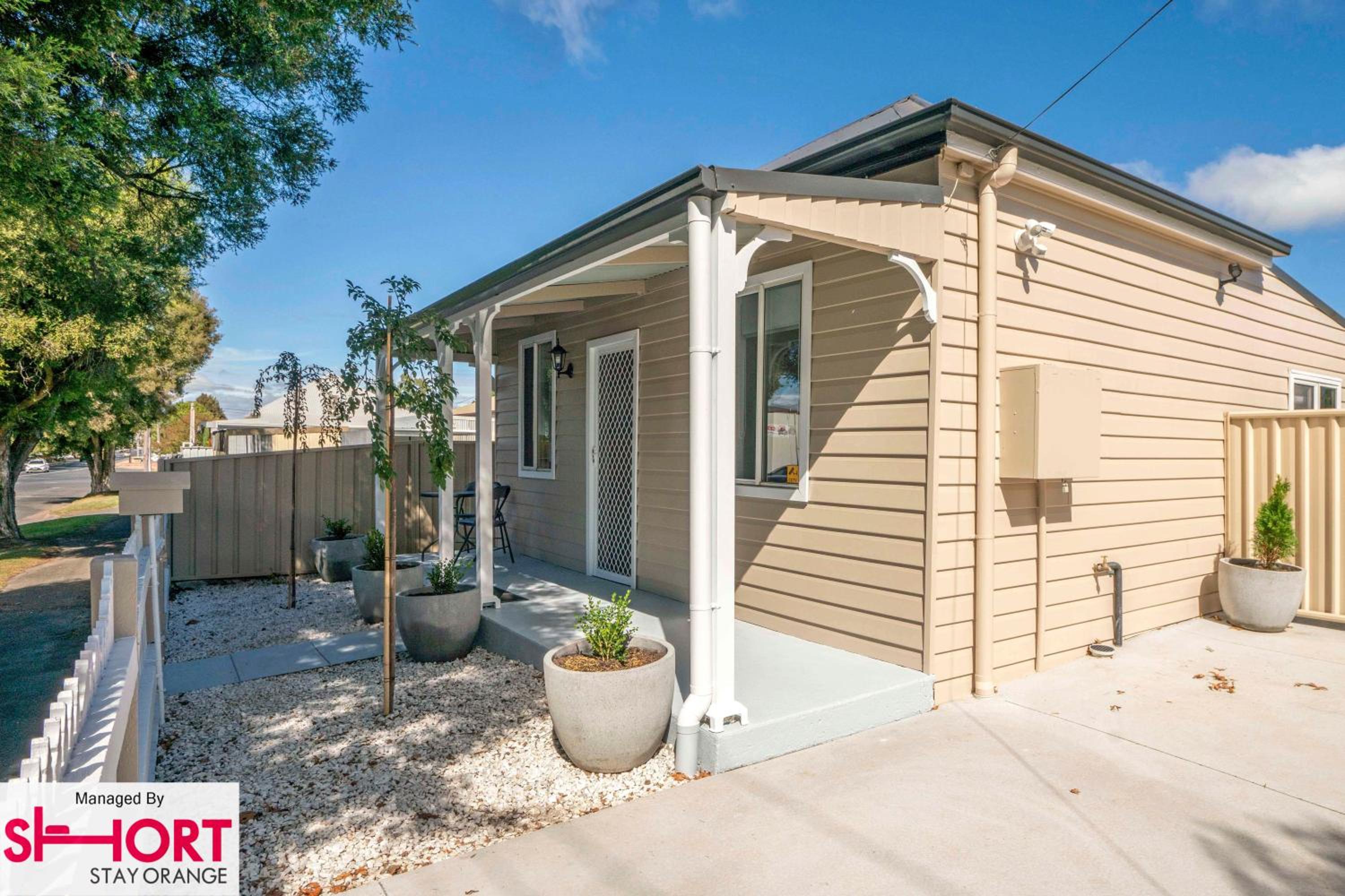 Bright, Cosy Cottage Central To Town - CBD