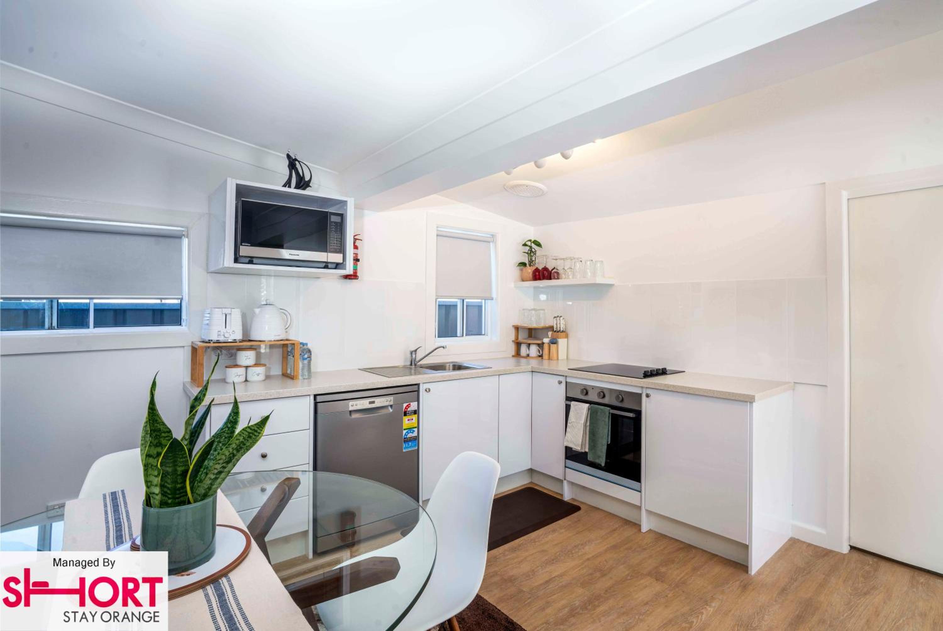 Bright, Cosy Cottage Central To Town - CBD