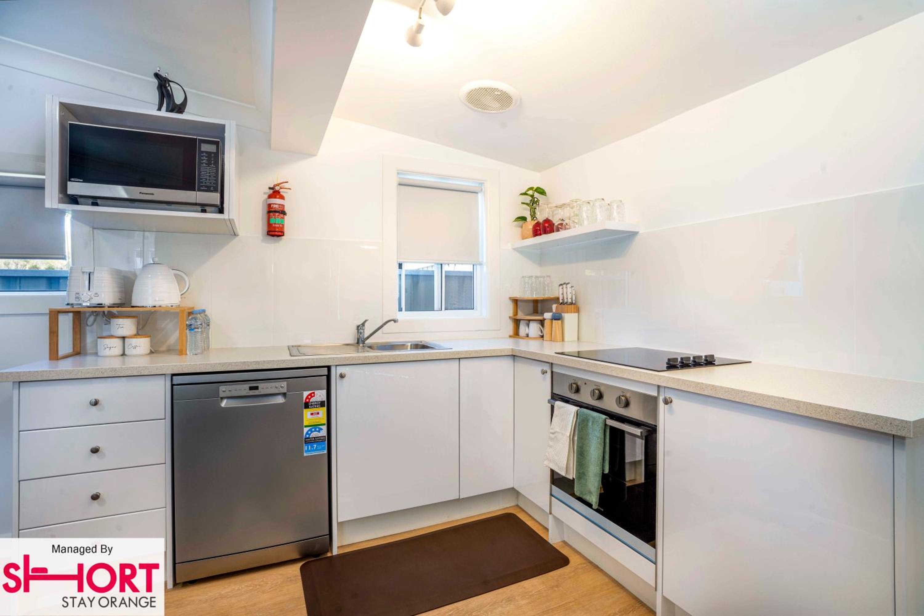 Bright, Cosy Cottage Central To Town - CBD