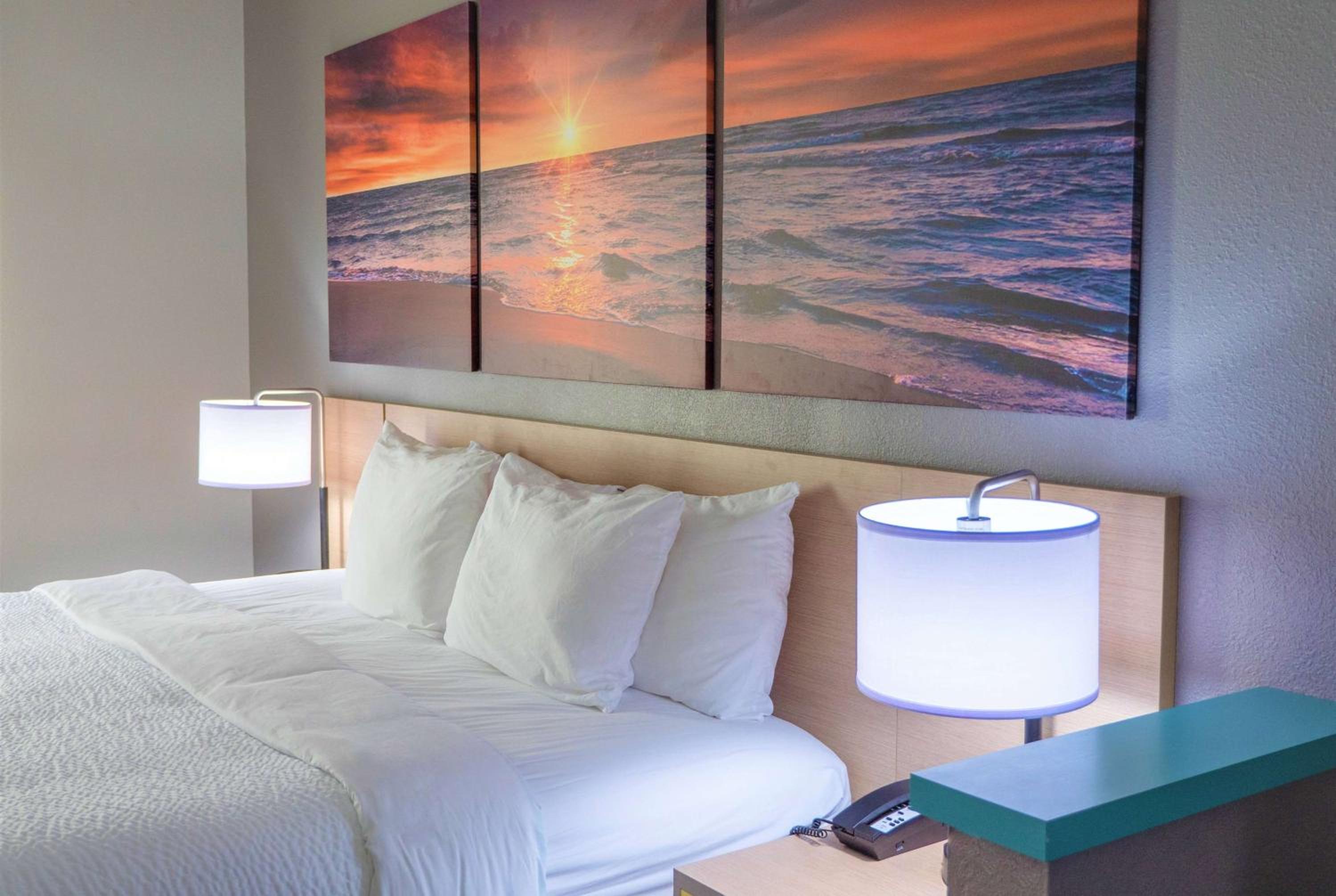 Port Wentworth Vacations - Days Inn  Suites by Wyndham Savannah North I-95 - Property Image 3