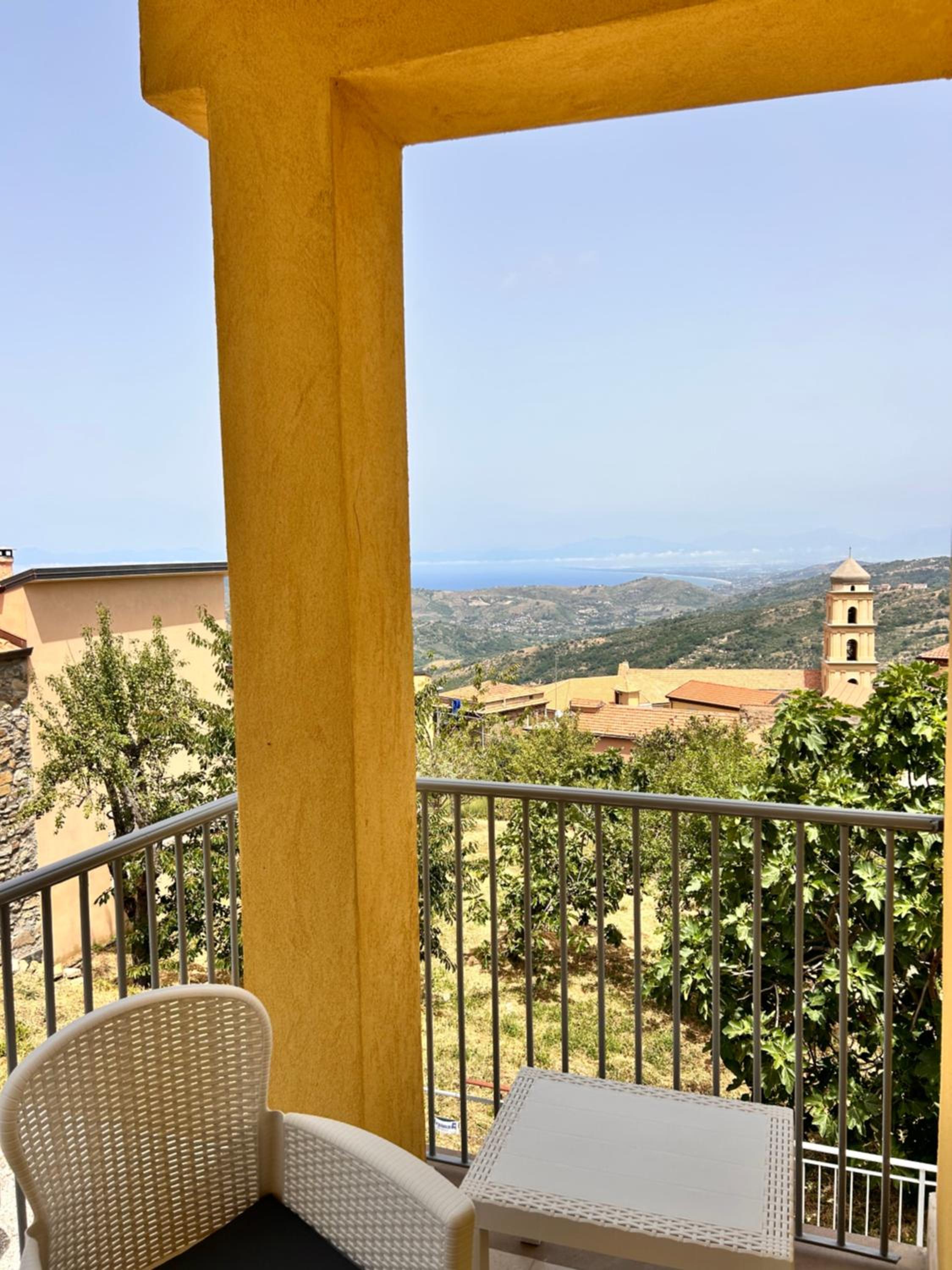 Donna Linda view 4