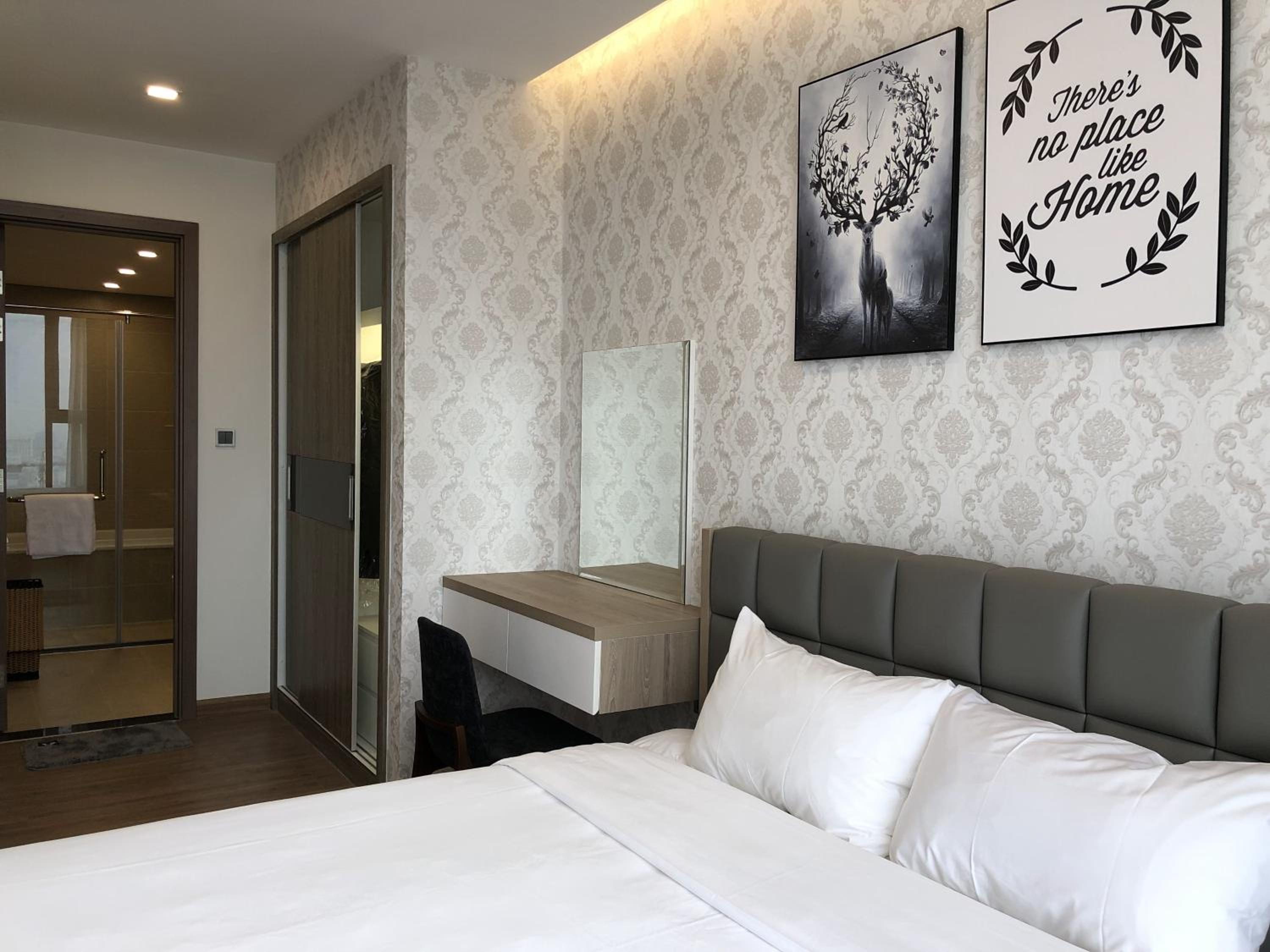 Vinhomes Metropolis Luxury Apt 3Br near Lotte