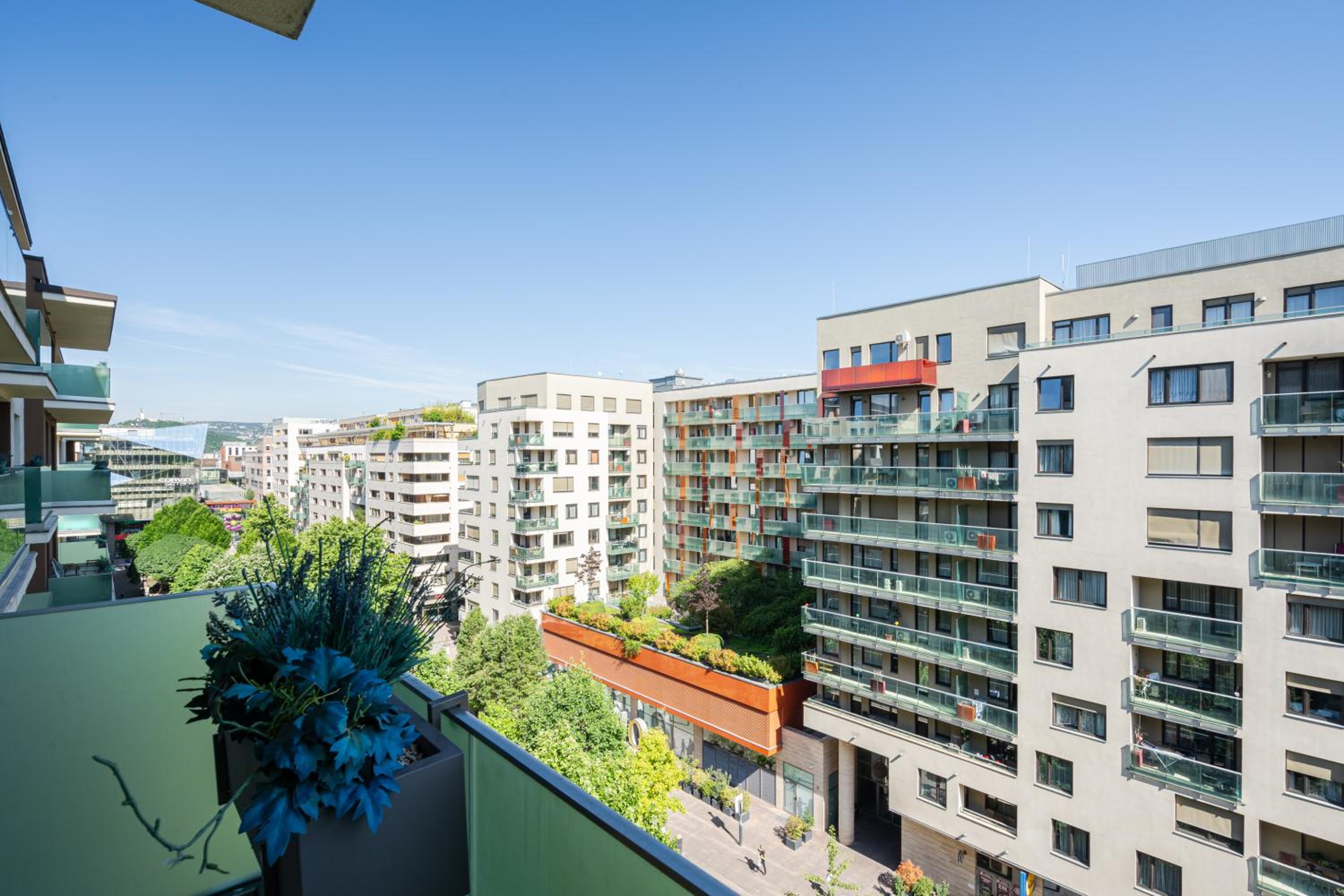 Corvex Apartment with balcony