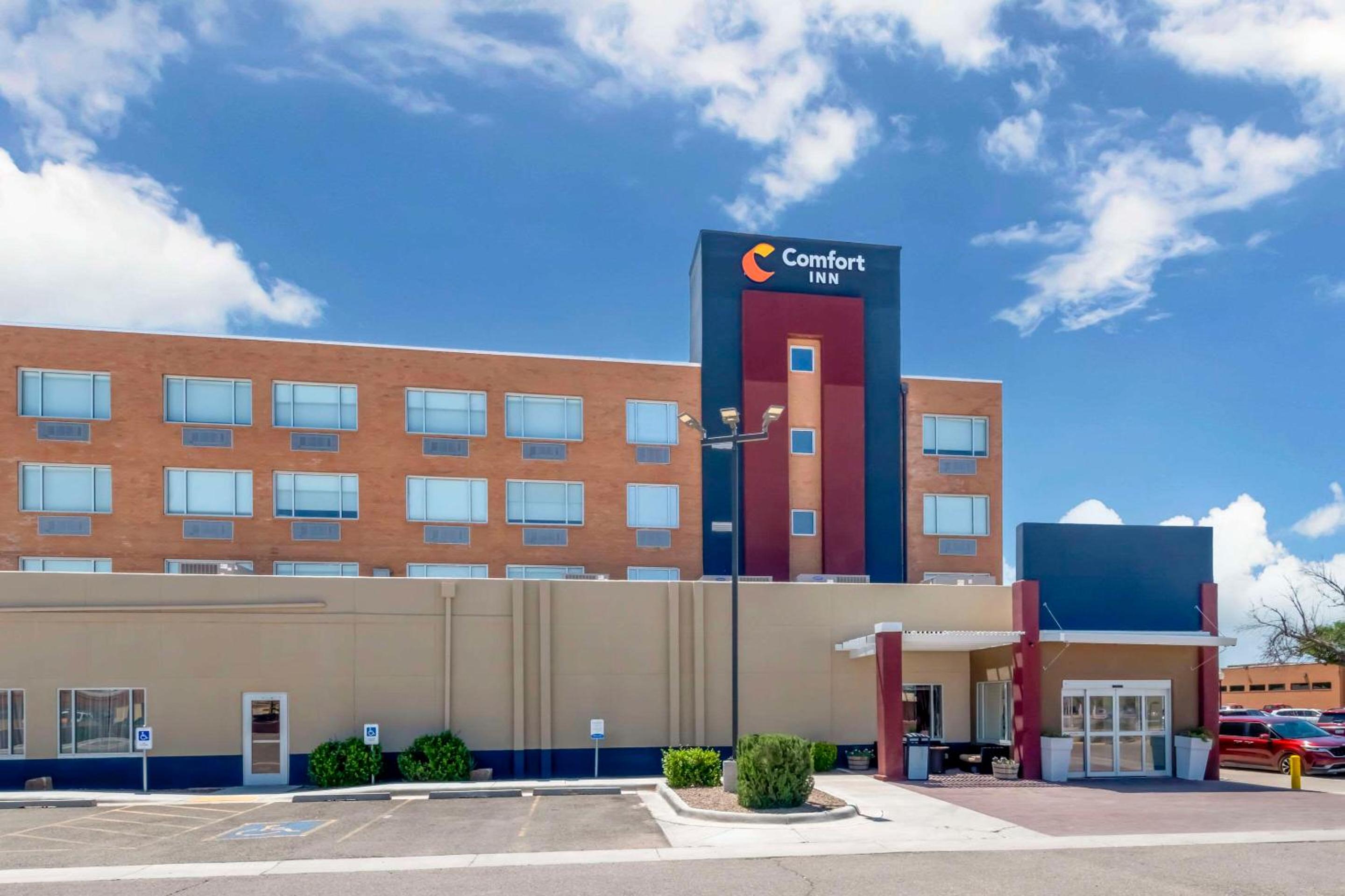 Hotel Comfort Inn - Image 1
