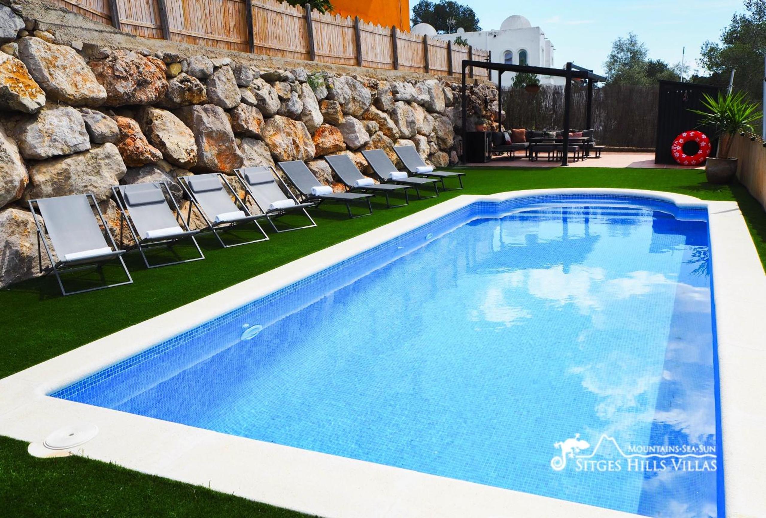 Villa Serranita - Stylish Holiday Home with Views and Air Conditioning 15 mins to Sitges view 2