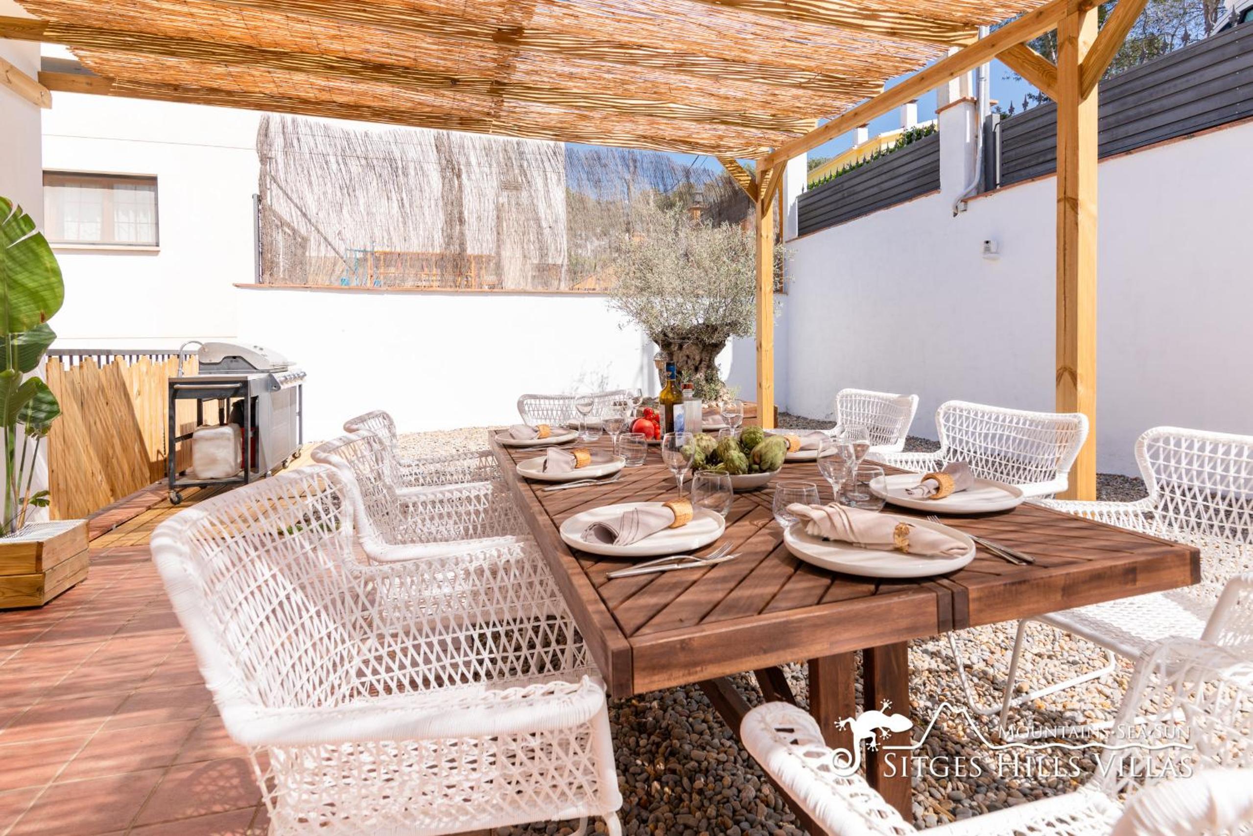 Villa Serranita - Stylish Holiday Home with Views and Air Conditioning 15 mins to Sitges view 5