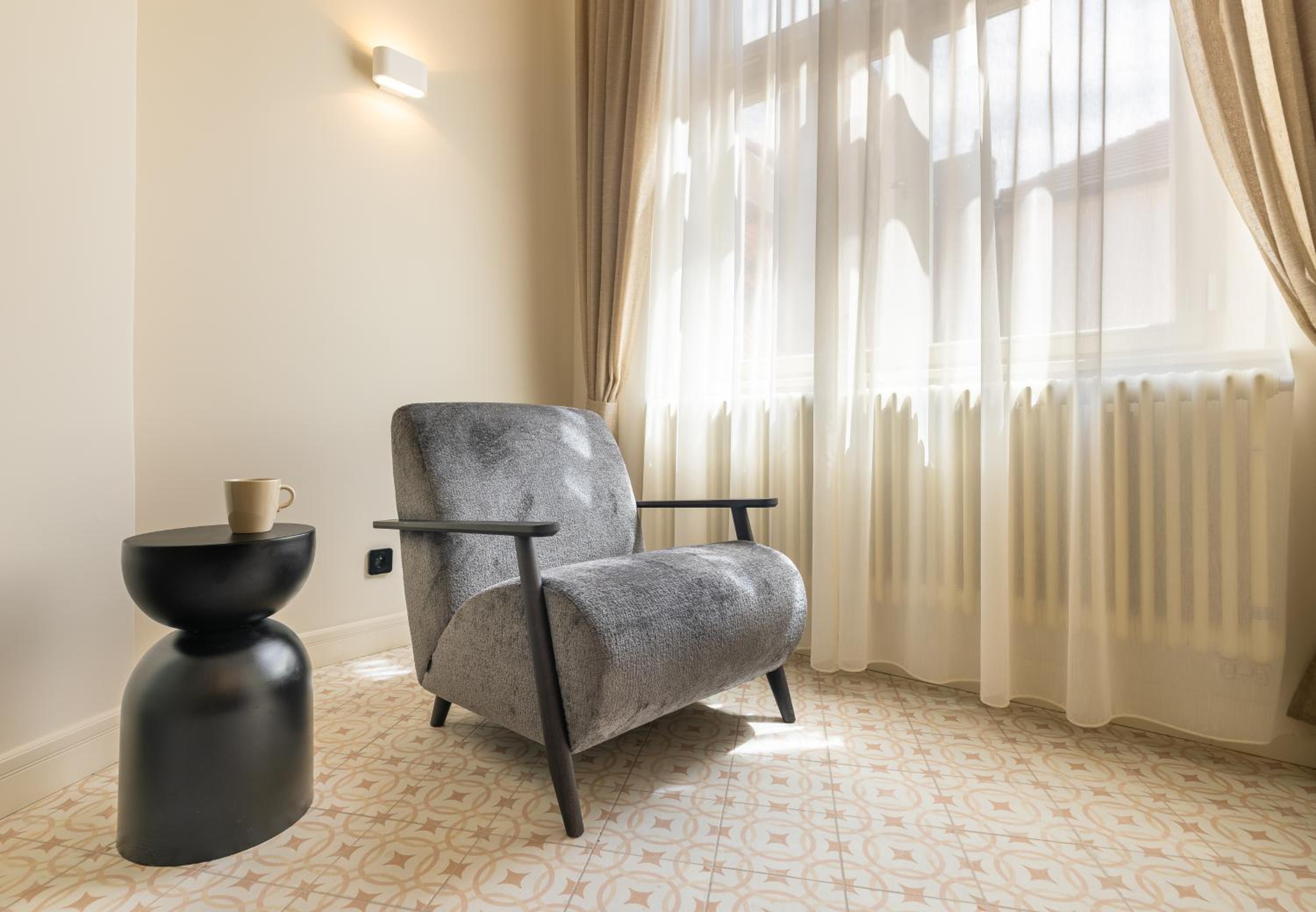 Luxury 2BR Apartment in Old Town with AC by EasyBNB Premium