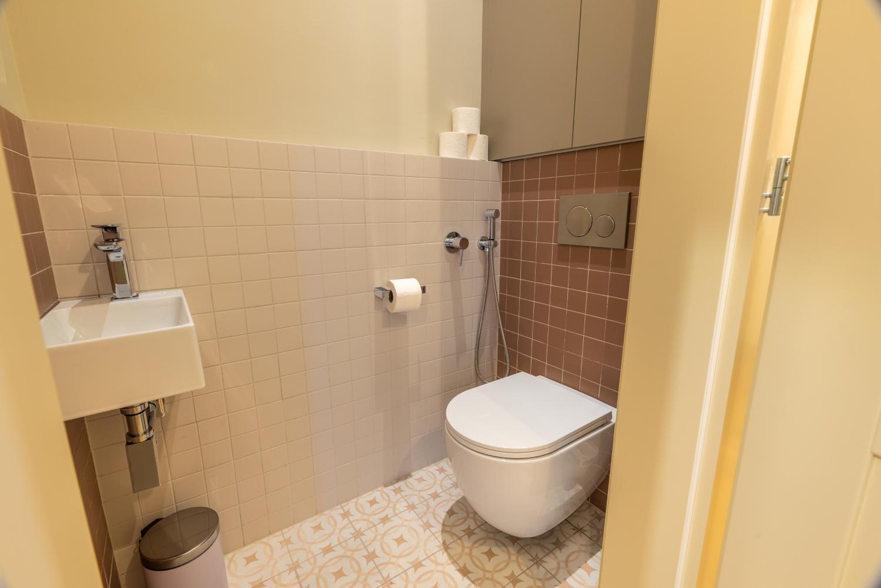Luxury 2BR Apartment in Old Town with AC by EasyBNB Premium