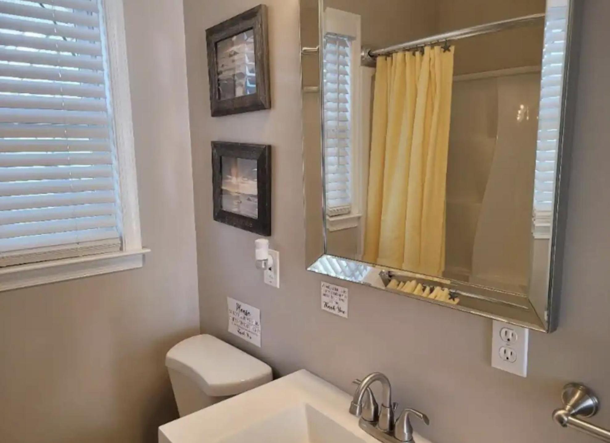 33rd St Unit A 2BR Beach Home Hideaway Parking view 2