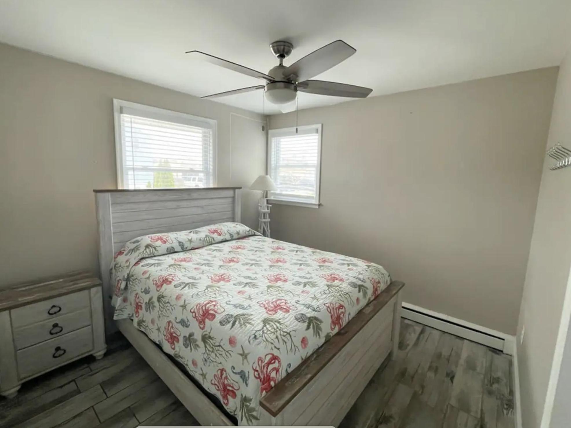 33rd St Unit A 2BR Beach Home Hideaway Parking view 3