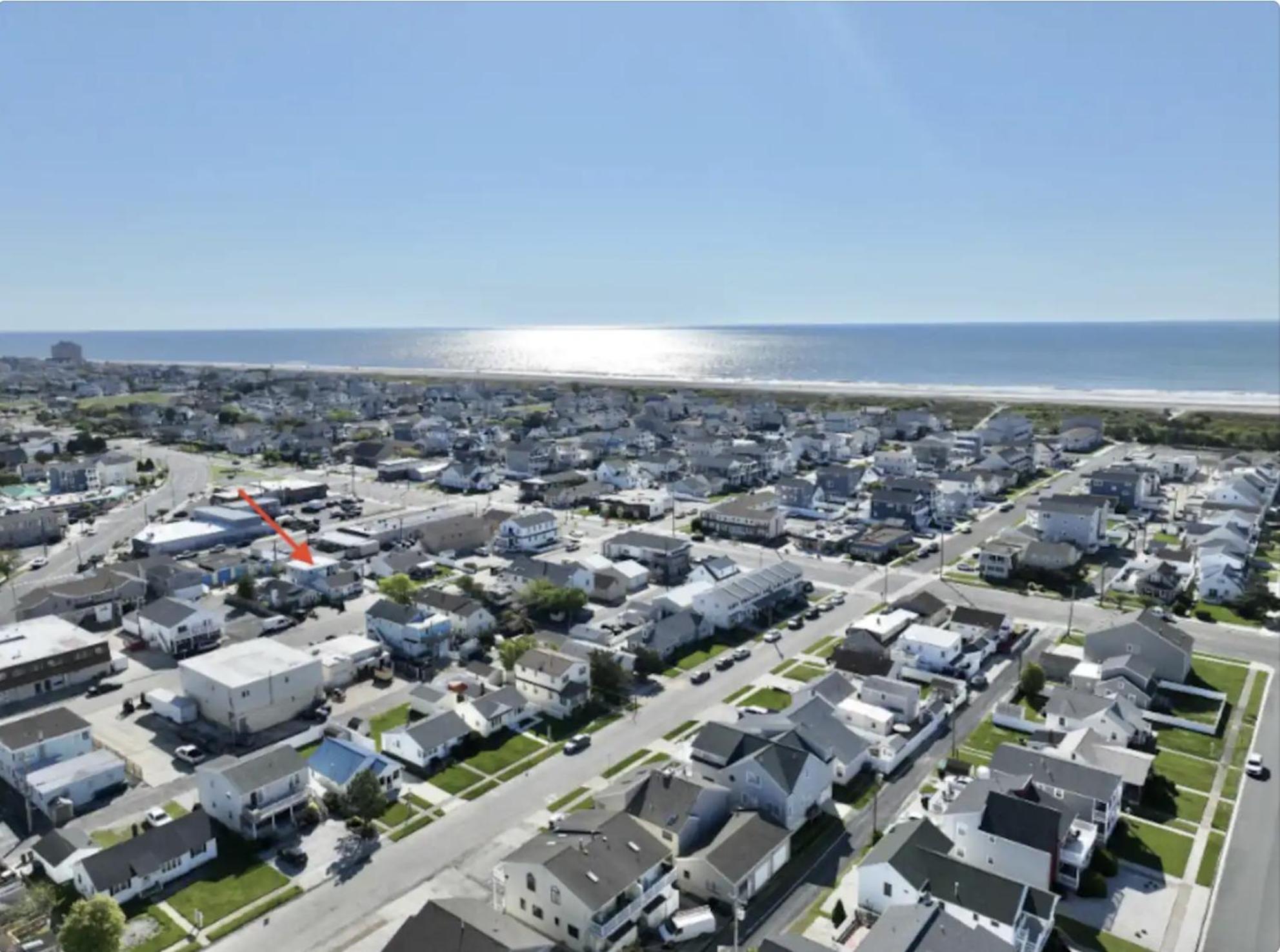 33rd St Unit A 2BR Beach Home Hideaway Parking view 4