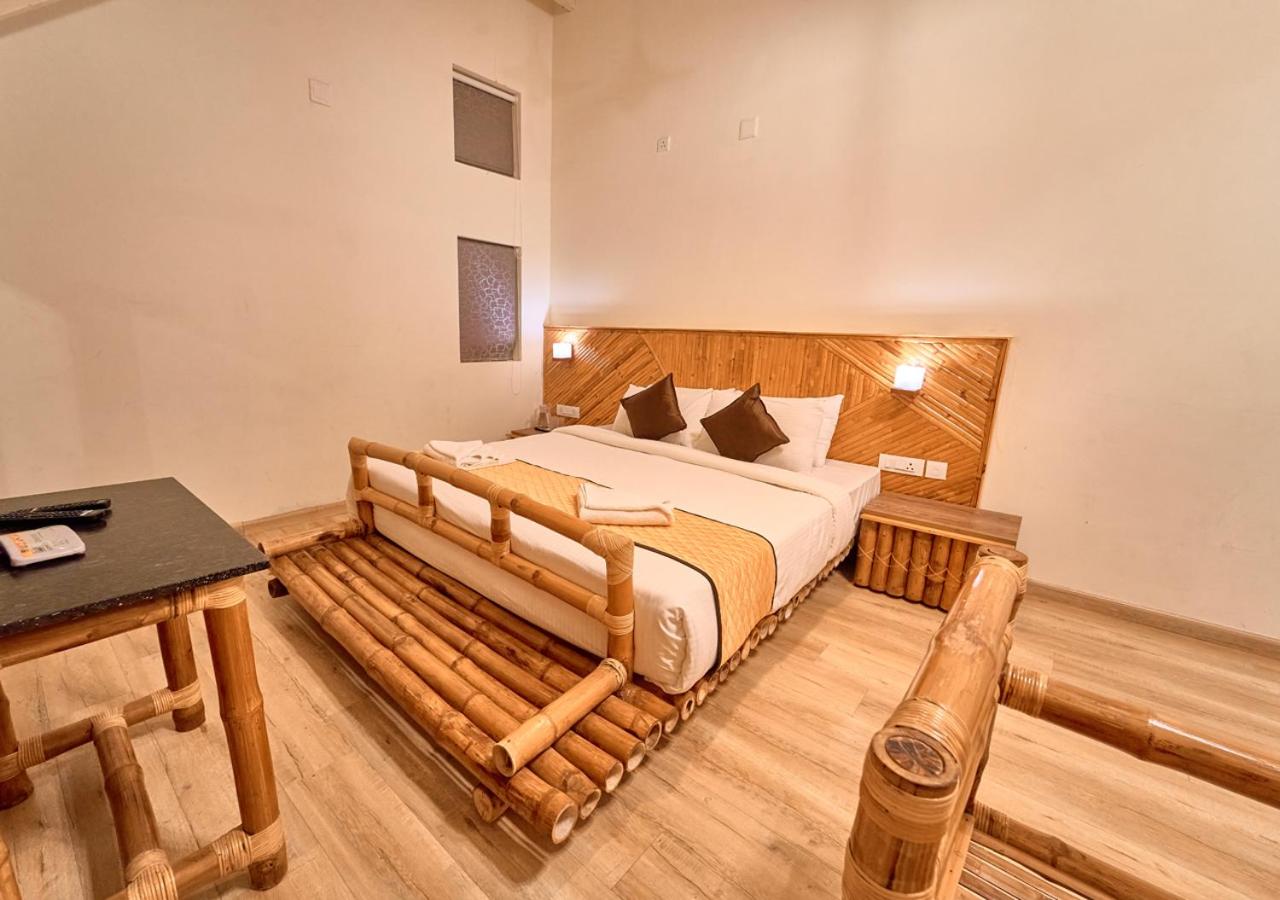 AJ Gable Clouds Ooty by VOYE HOMES - Serene Stay Near Avalanche Emerald Lake view 5