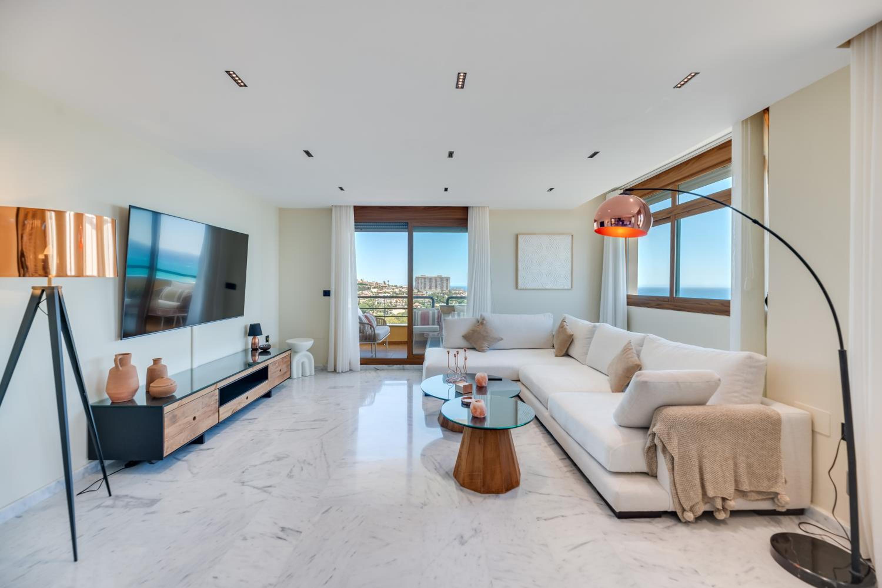 Luxury 4BDR Penthouse with Sea Views