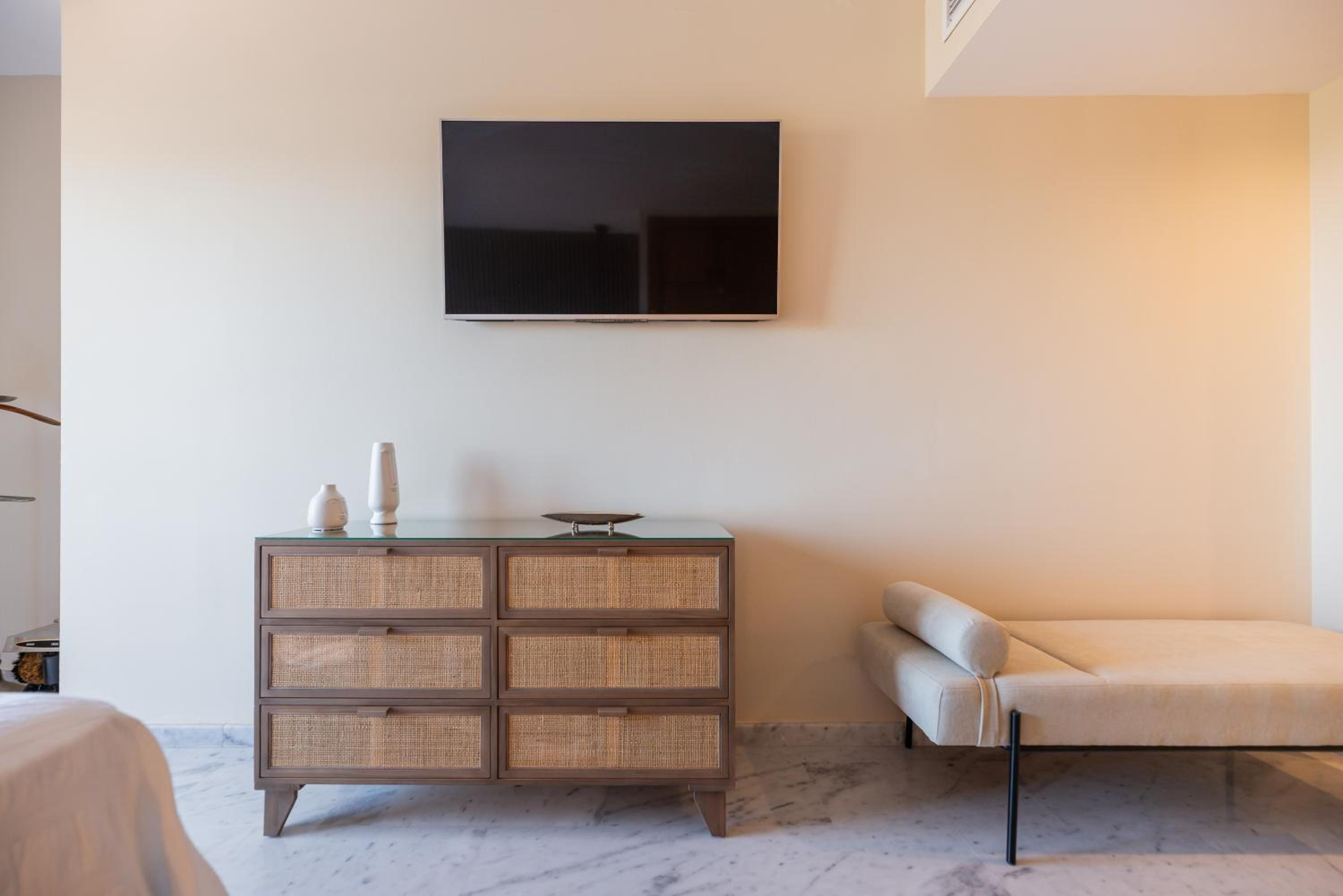 Luxury 4BDR Penthouse with Sea Views photo 4