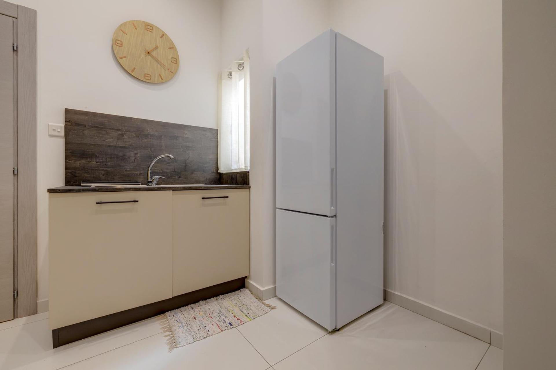 Cosy 1BR Getaway in Prime Sliema Location view 3