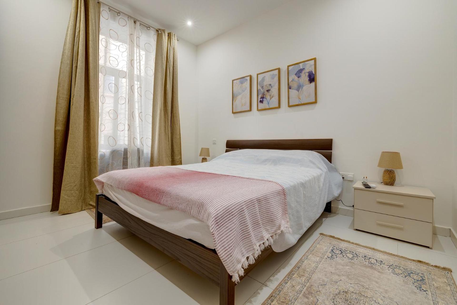 Cosy 1BR Getaway in Prime Sliema Location view 5