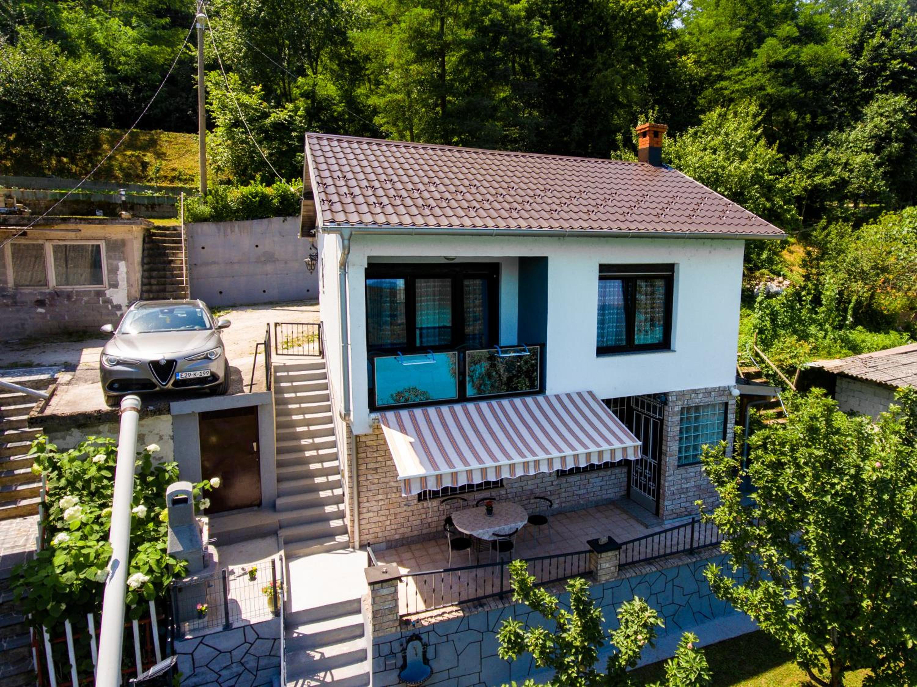'Miris Ljeta' Cozy Lakefront Holiday Home